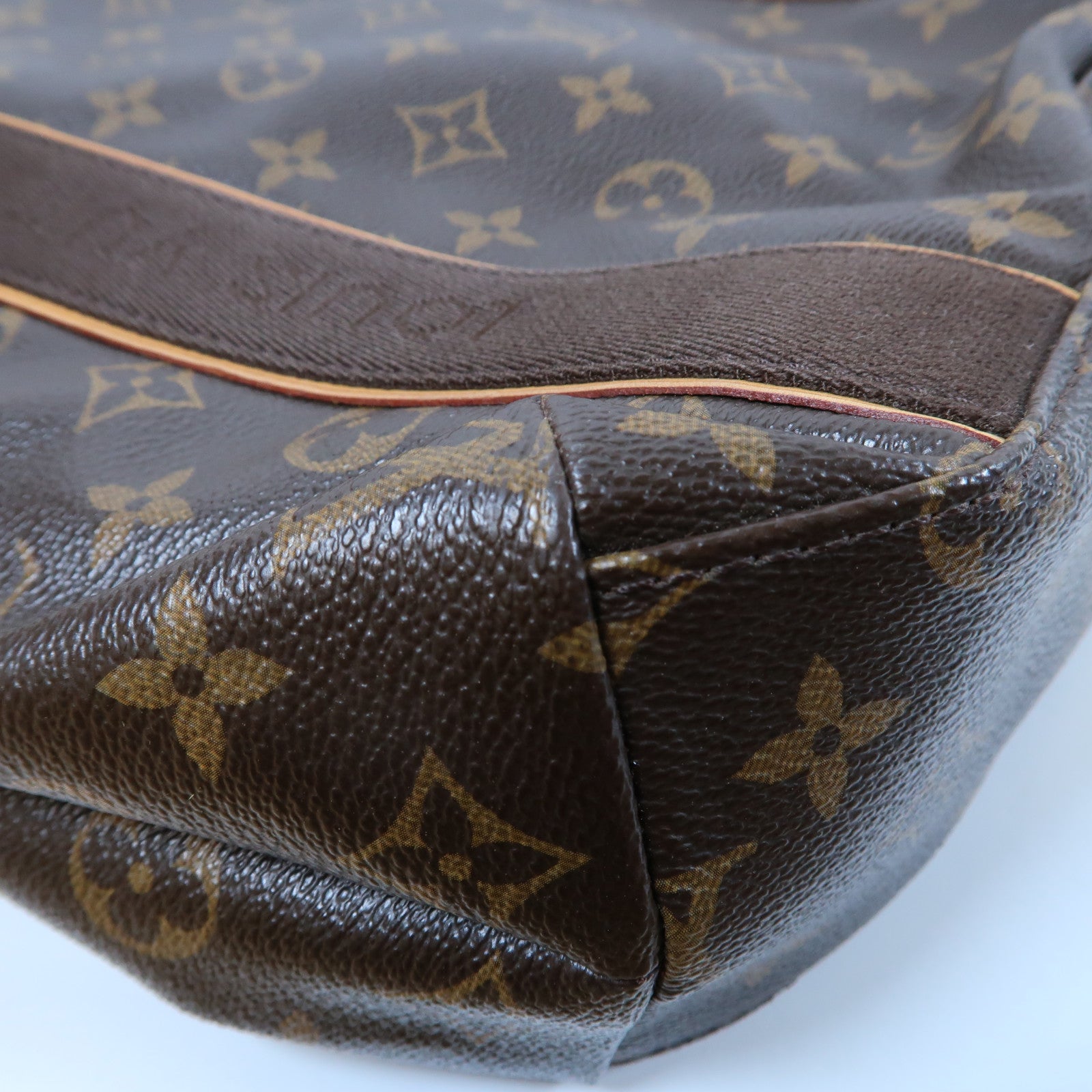 LOUIS VUITTON Monogram Beaubourg金扣手挽袋啡色