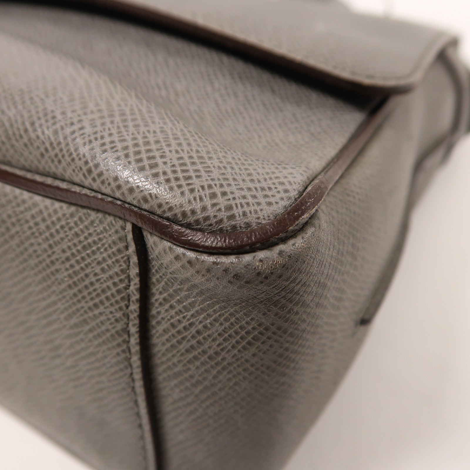 LOUIS VUITTON Taiga Roman MM銀扣肩背袋