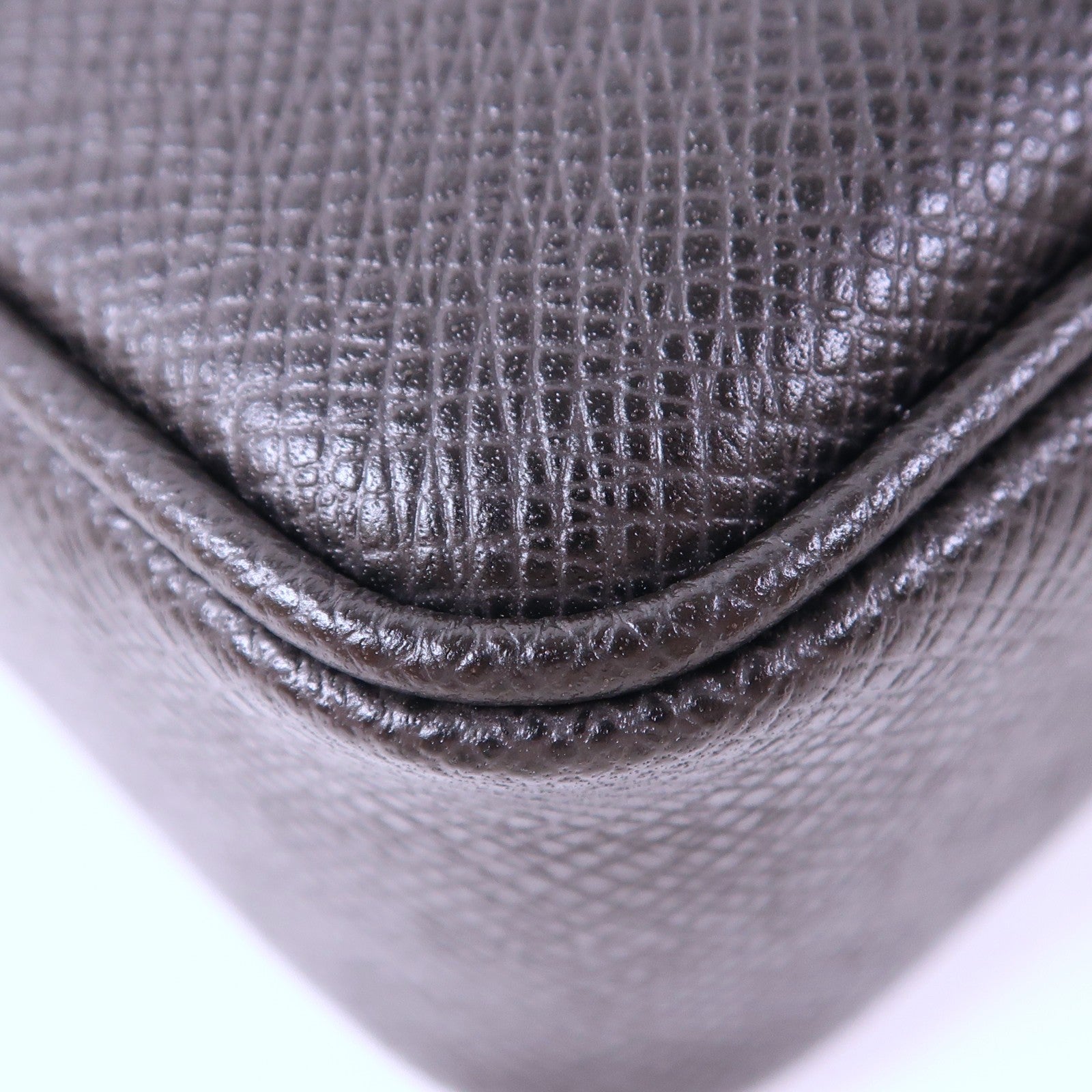 LOUIS VUITTON Taiga Kasai Clutch銀扣手拿包