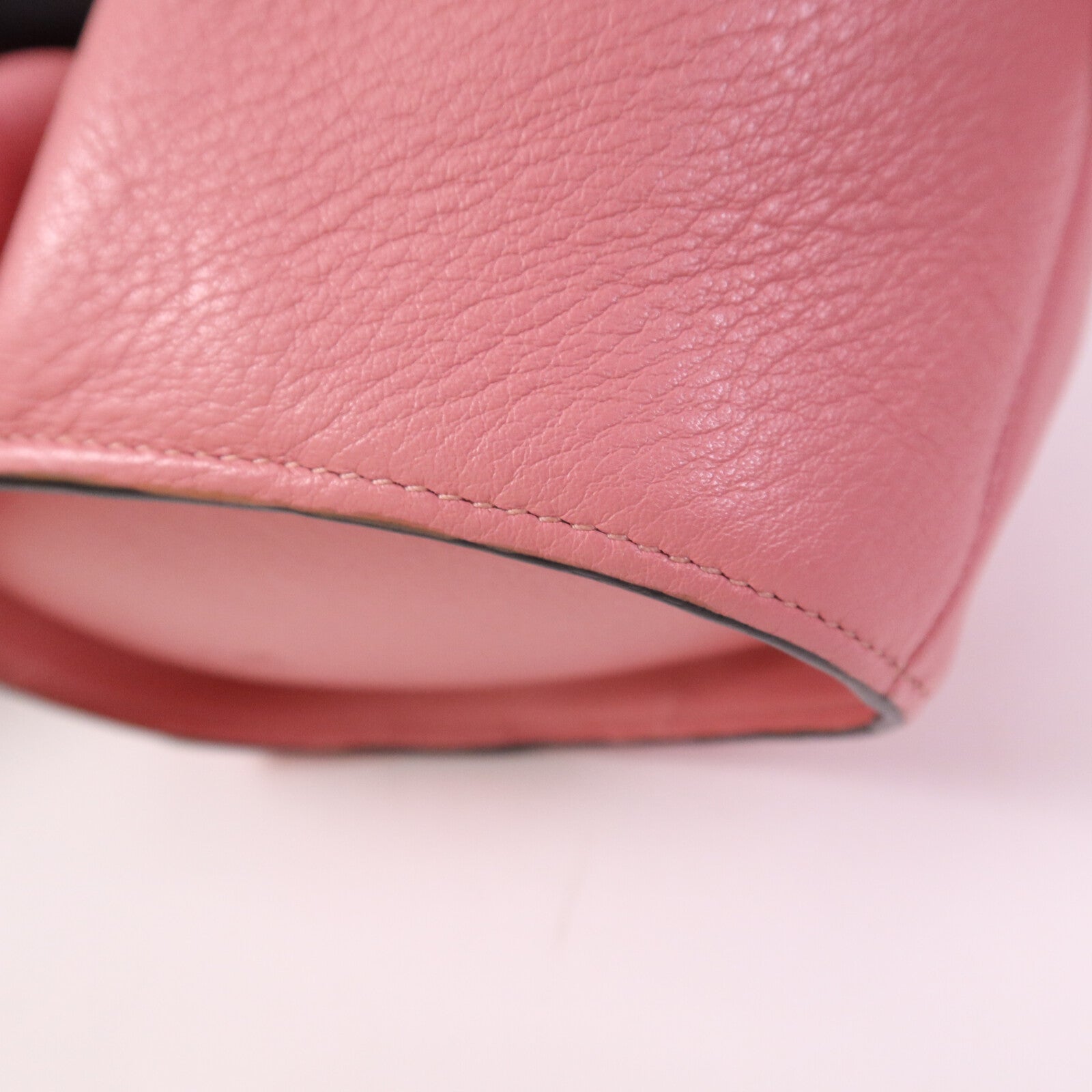 LOEWE 牛皮皮革Shoulder Bag銀扣肩背袋