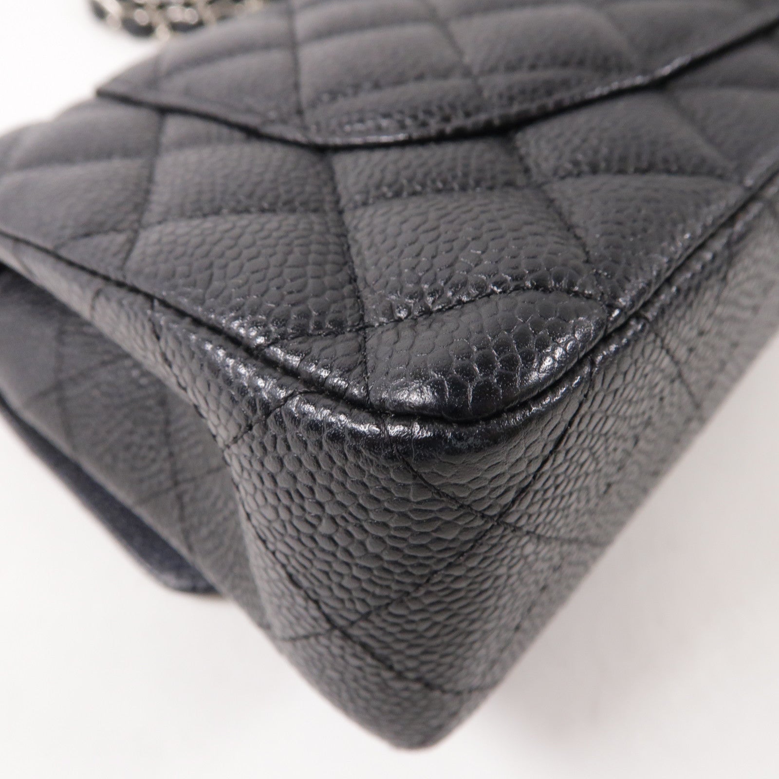 CHANEL 菱格Caviar皮革Classic Flap 23cm銀扣鏈帶肩背袋黑色