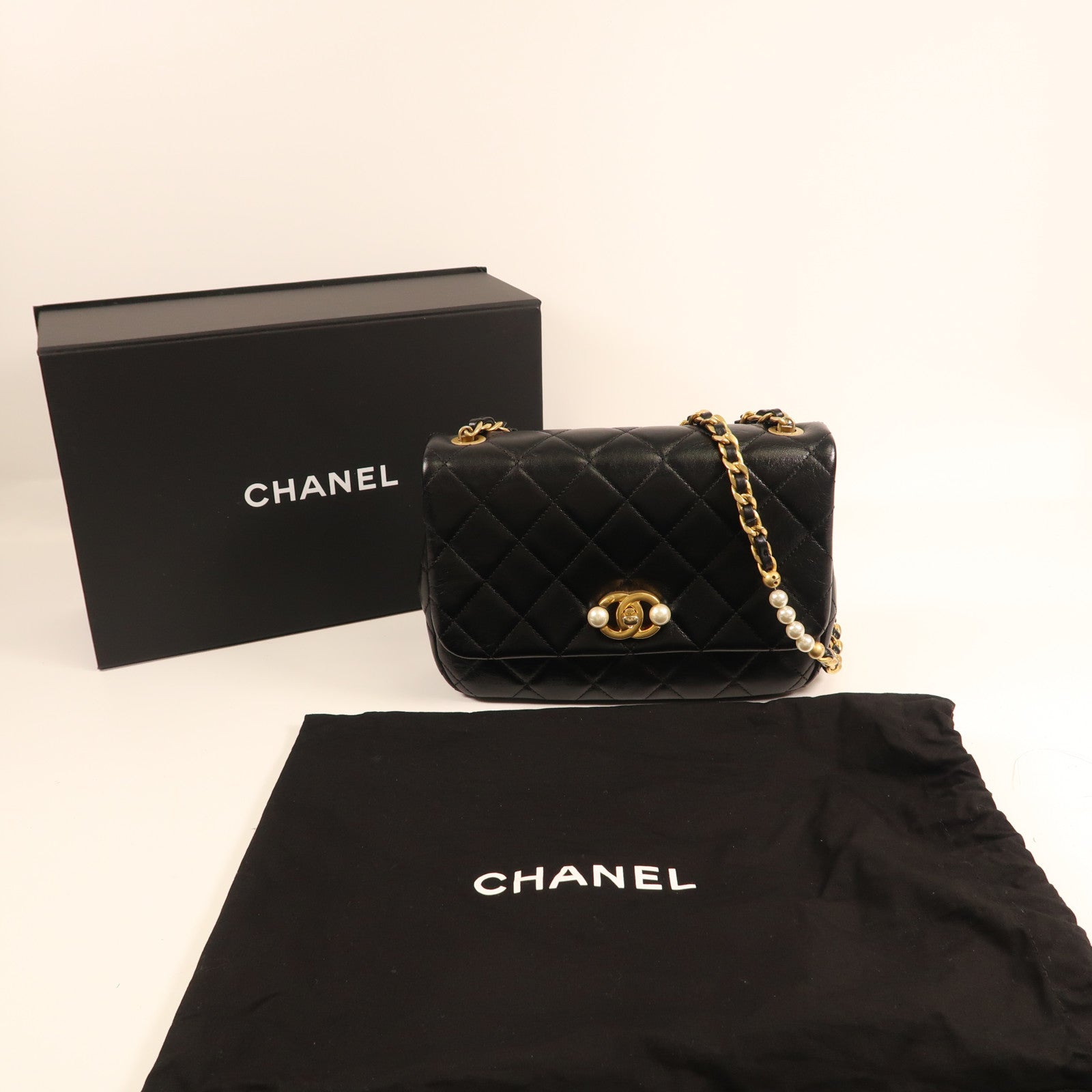 CHANEL 牛皮皮革Chain Shoulder金扣鏈帶肩背袋