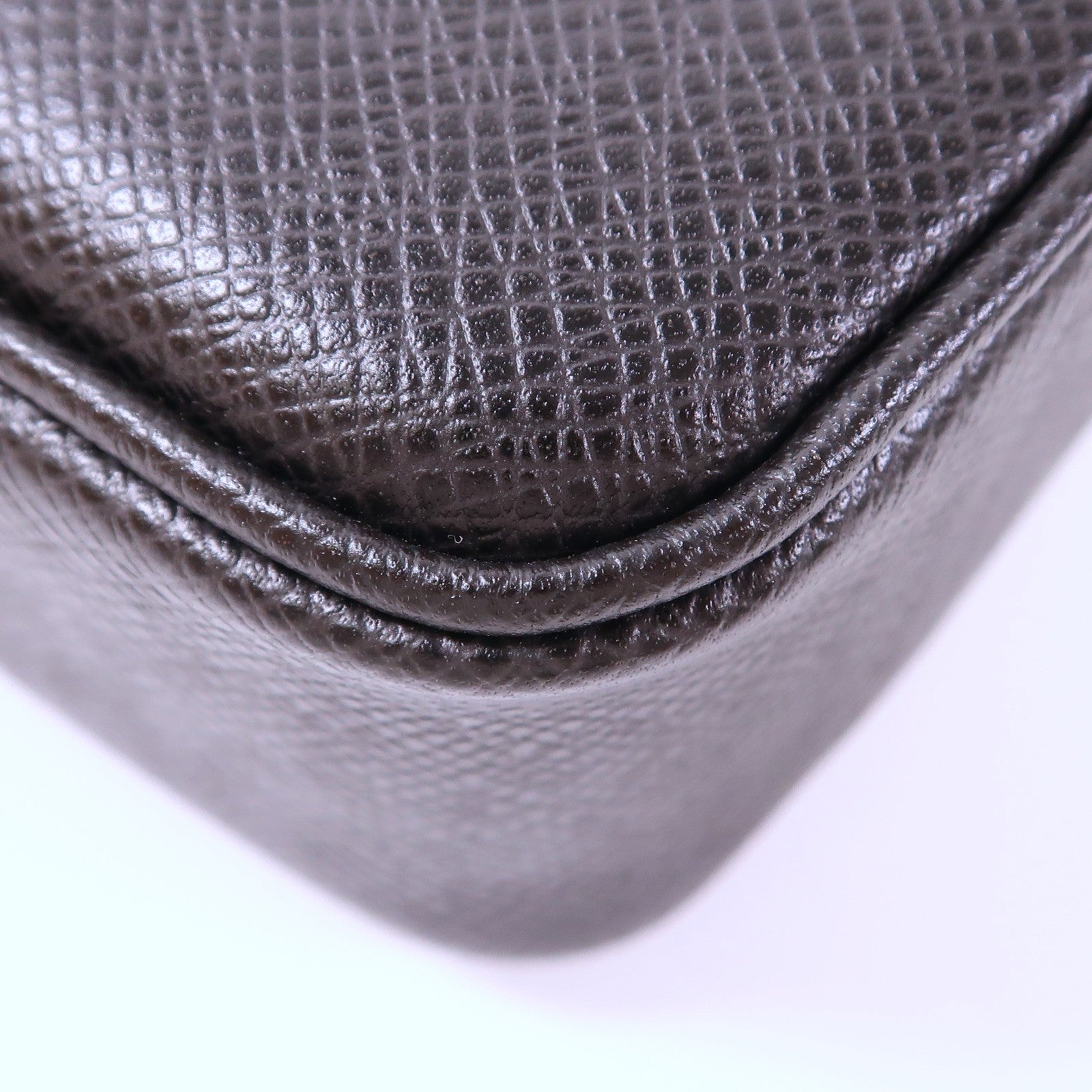 LOUIS VUITTON Taiga Kasai Clutch銀扣手拿包