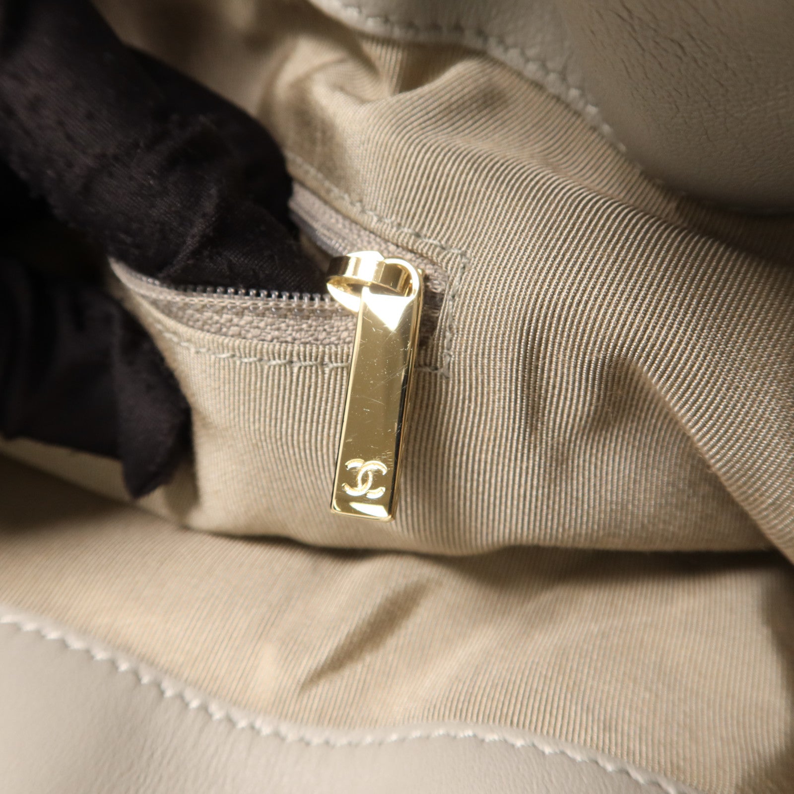 CHANEL 羊皮皮革Backpack金扣背包