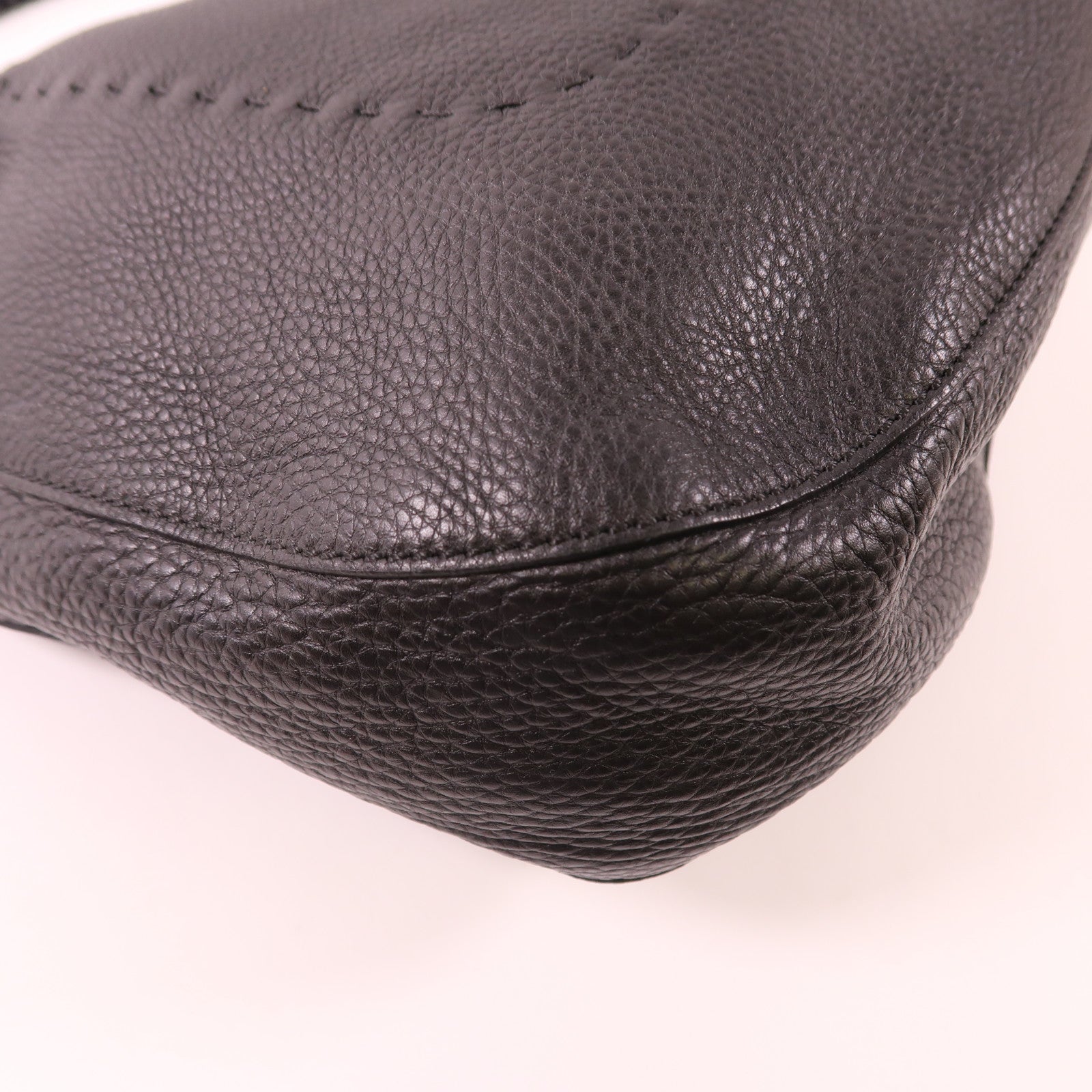 FENDI 牛皮皮革Shoulder Bag金扣肩背袋