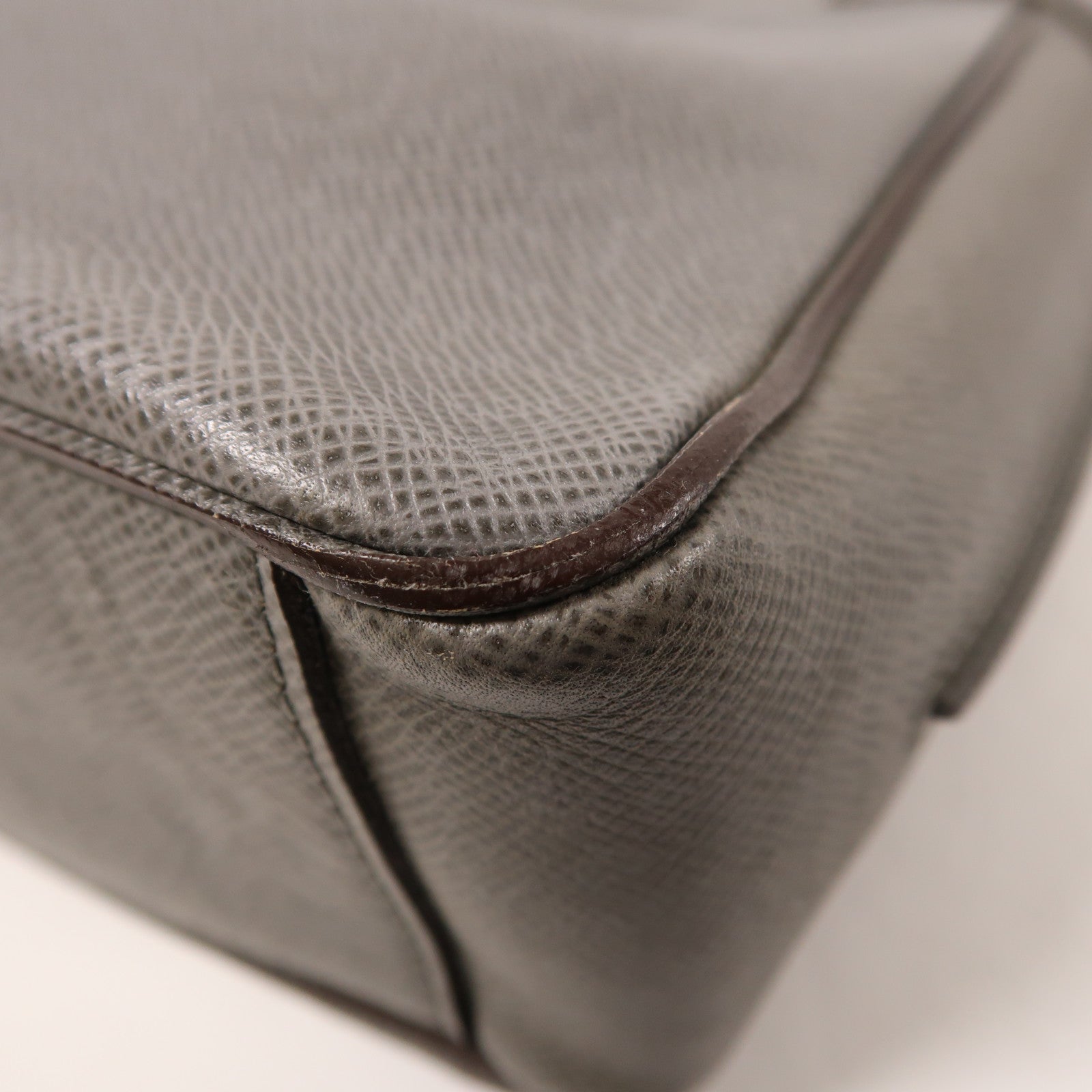 LOUIS VUITTON Taiga Roman MM銀扣肩背袋