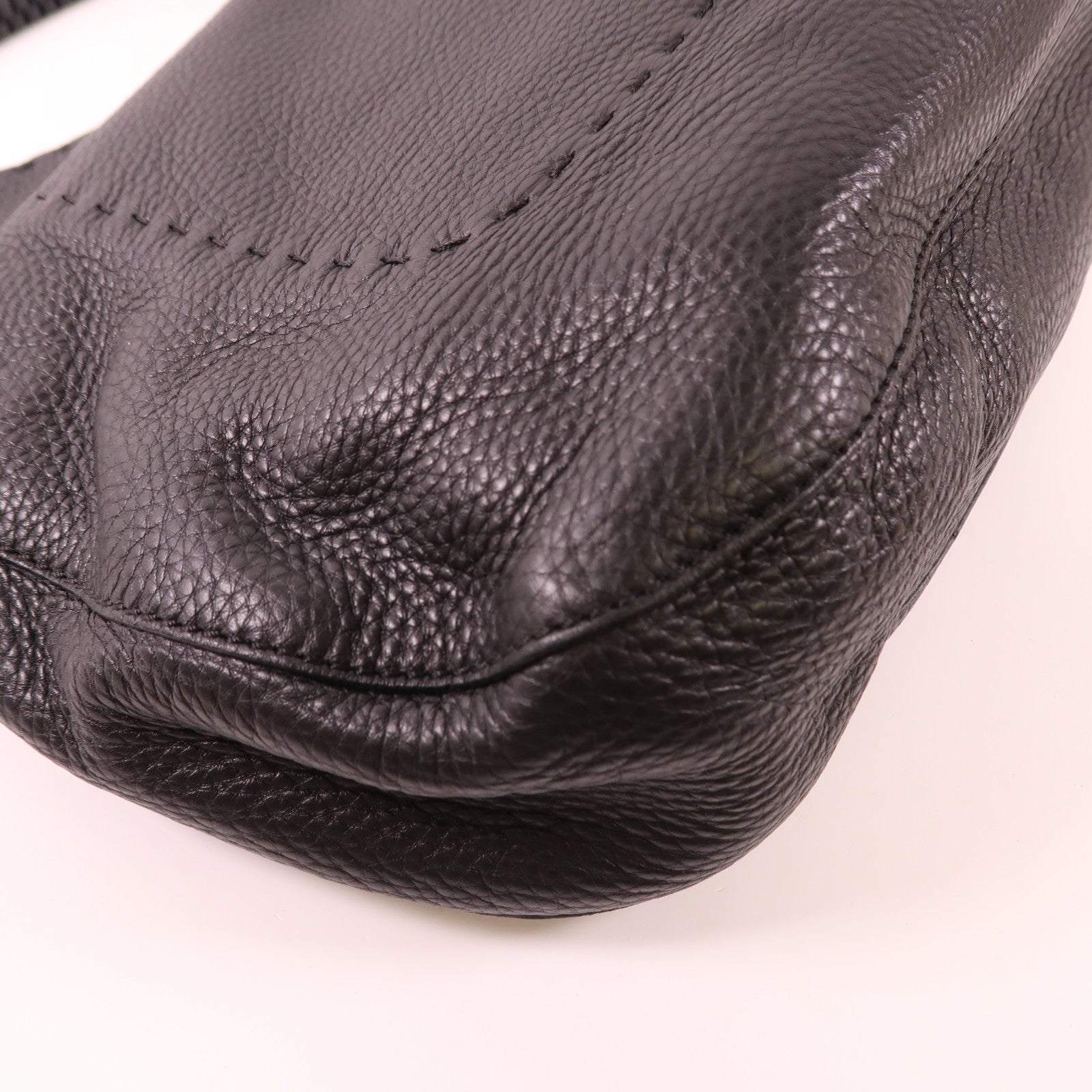 FENDI 牛皮皮革Shoulder Bag金扣肩背袋