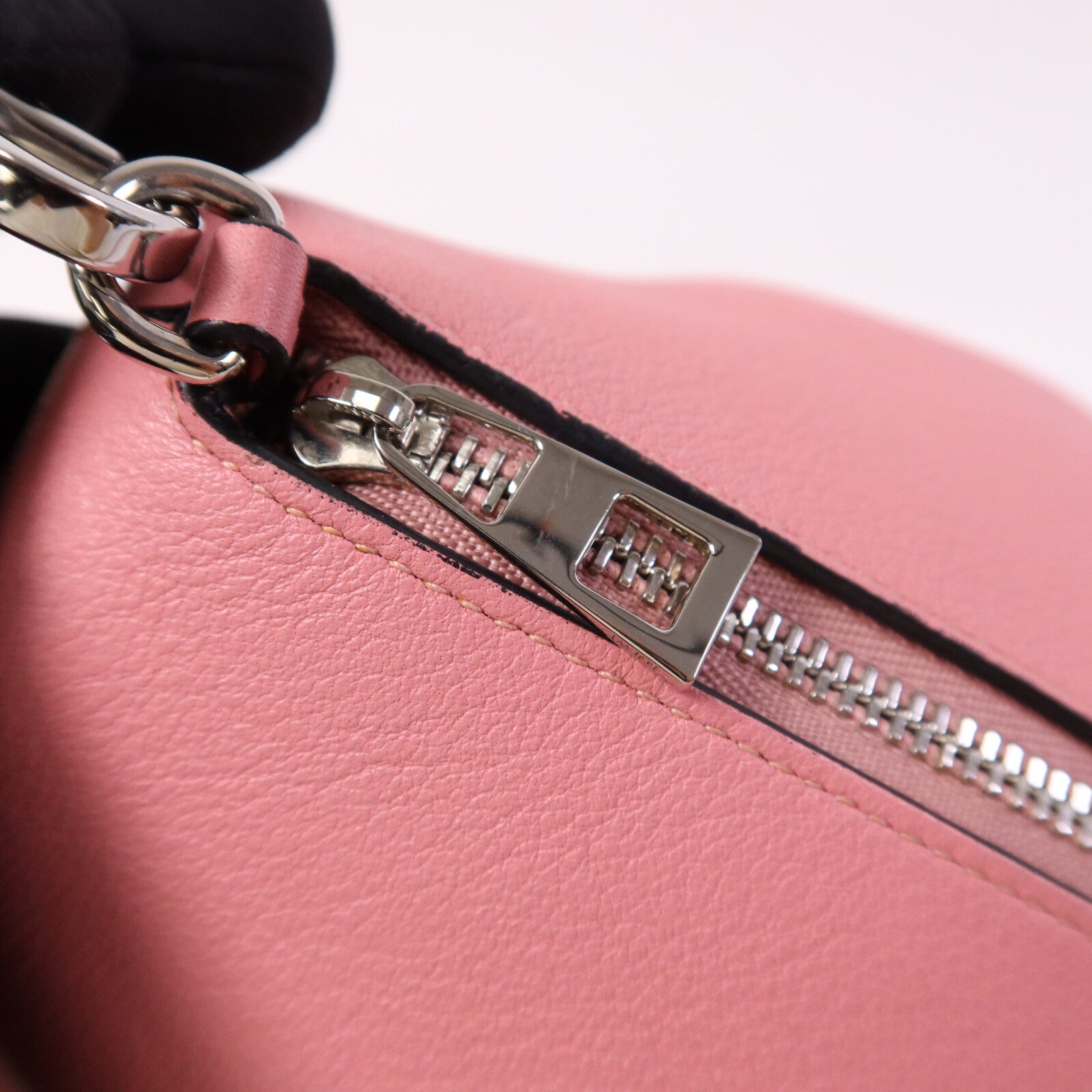 LOEWE 牛皮皮革Shoulder Bag銀扣肩背袋