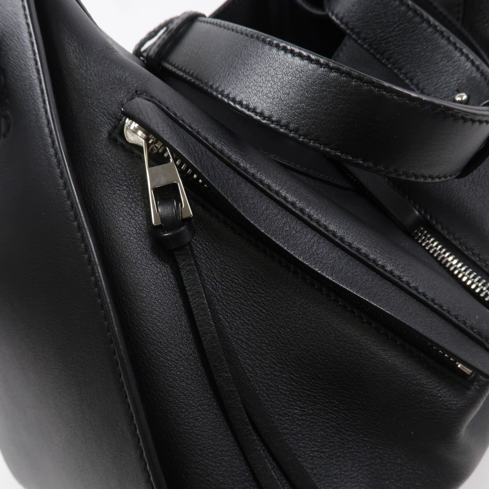LOEWE 牛皮皮革Hammock Small手挽肩背兩用袋