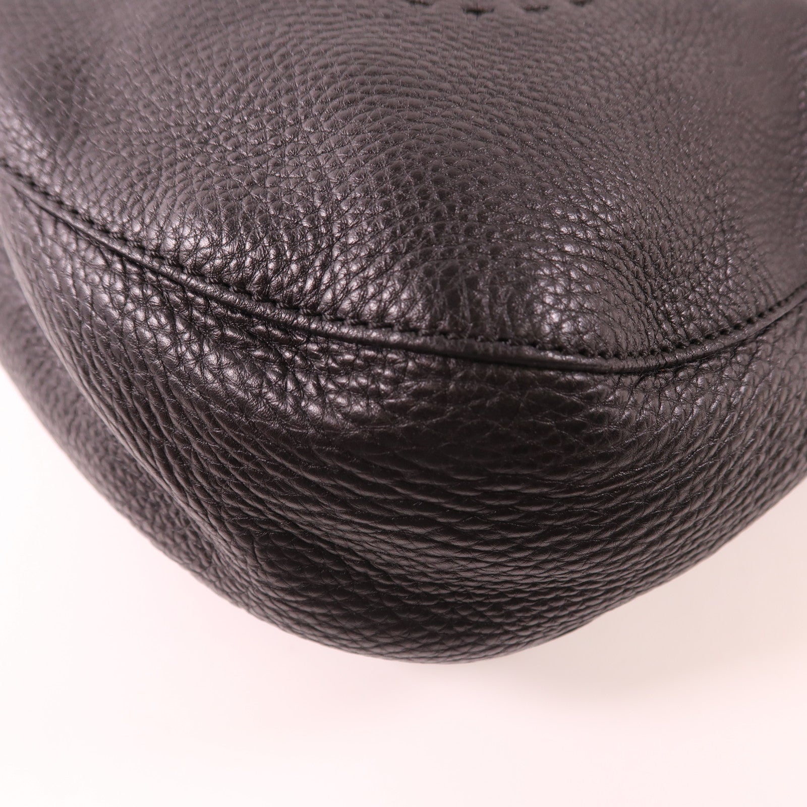 FENDI 牛皮皮革Shoulder Bag金扣肩背袋