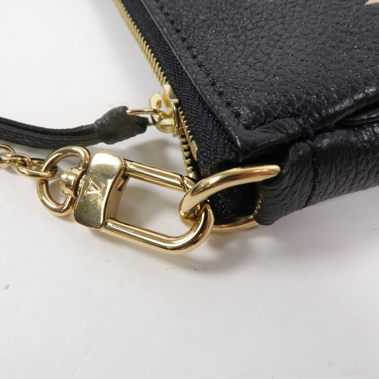 LOUIS VUITTON Monogram Empreinte Mini Pochette金扣鏈帶手挽袋