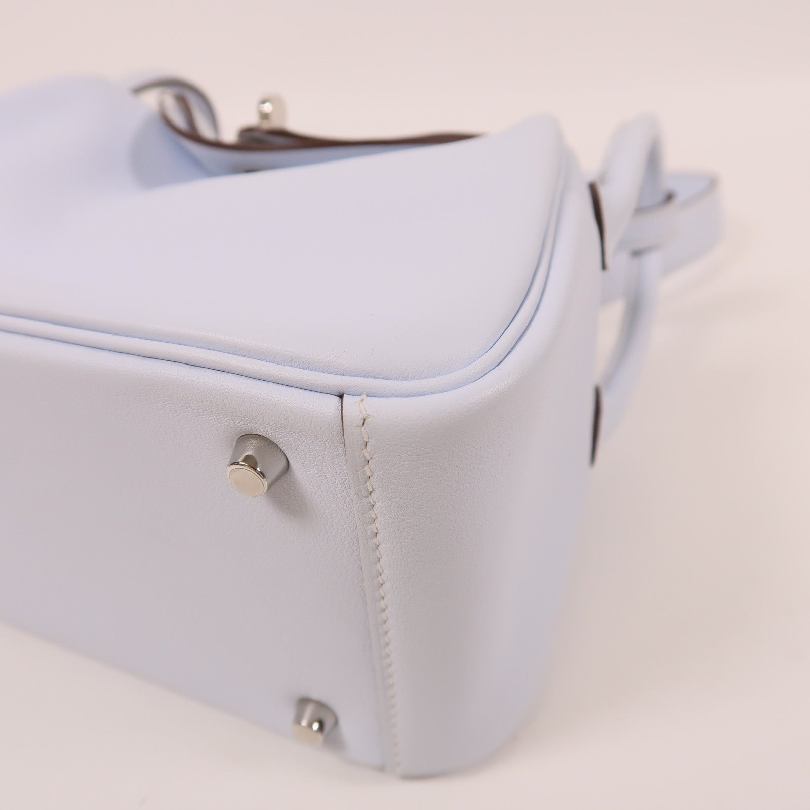 HERMES 【激減優惠】Swift皮革Mini Lindy銀扣手挽肩背兩用袋Bleu Pale