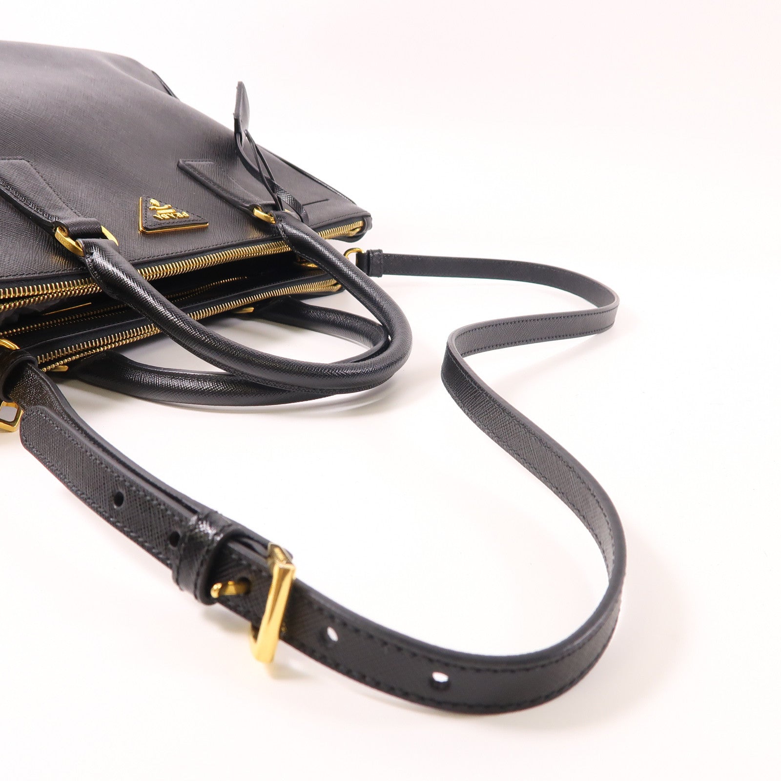PRADA Saffiano皮革Galliera金扣手挽肩背兩用袋黑色