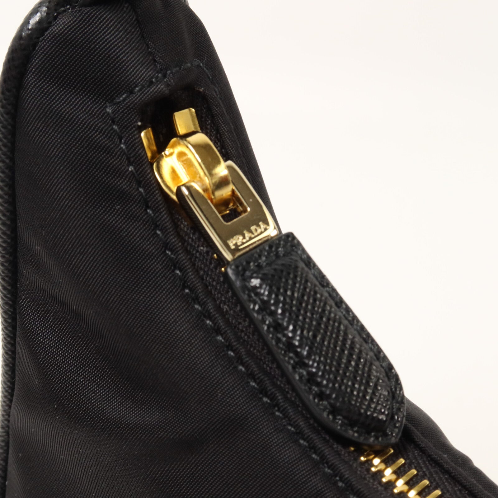 PRADA 尼龍/Saffiano皮革Re-Edition 2005 Mini手挽袋