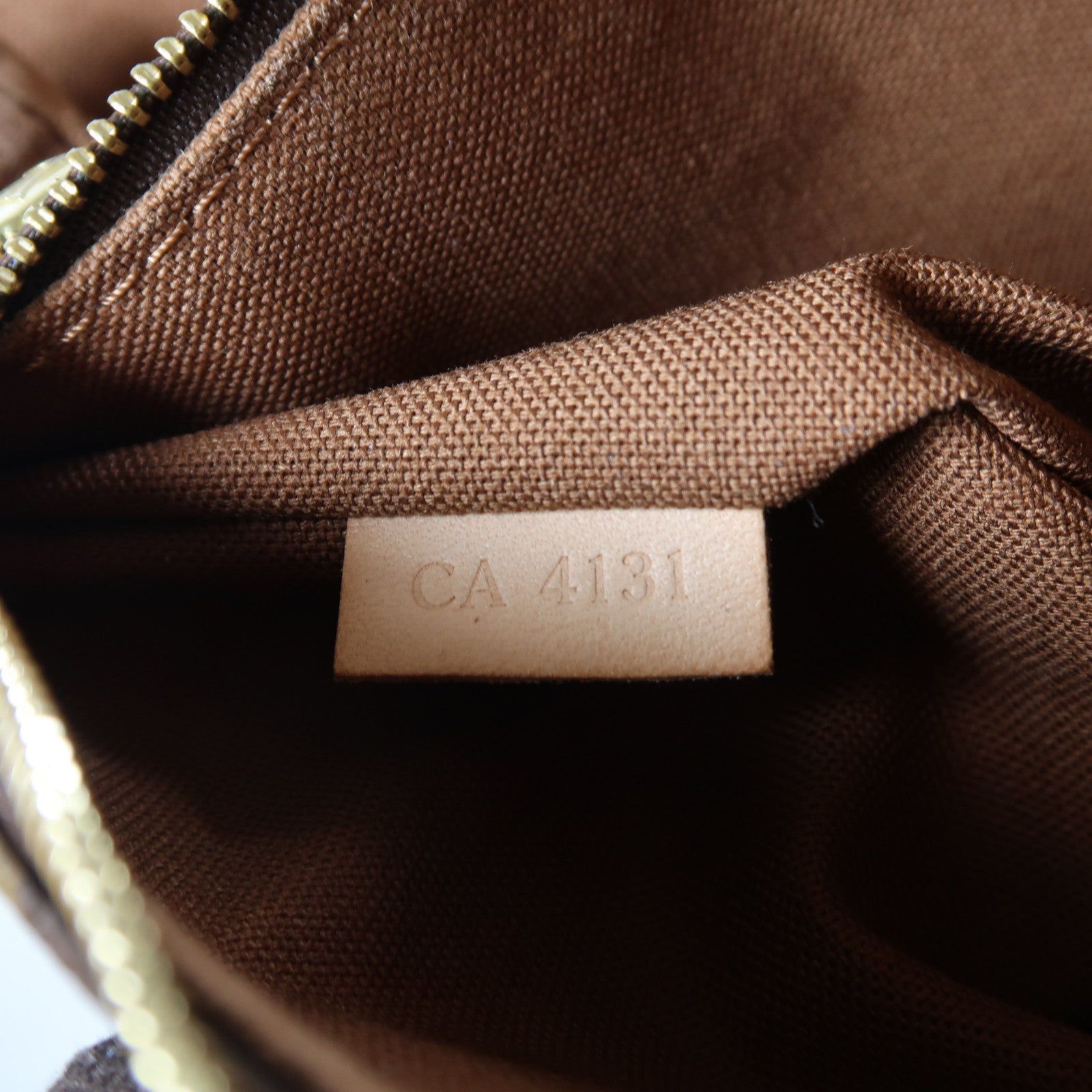 LOUIS VUITTON Monogram Beaubourg金扣手挽袋啡色