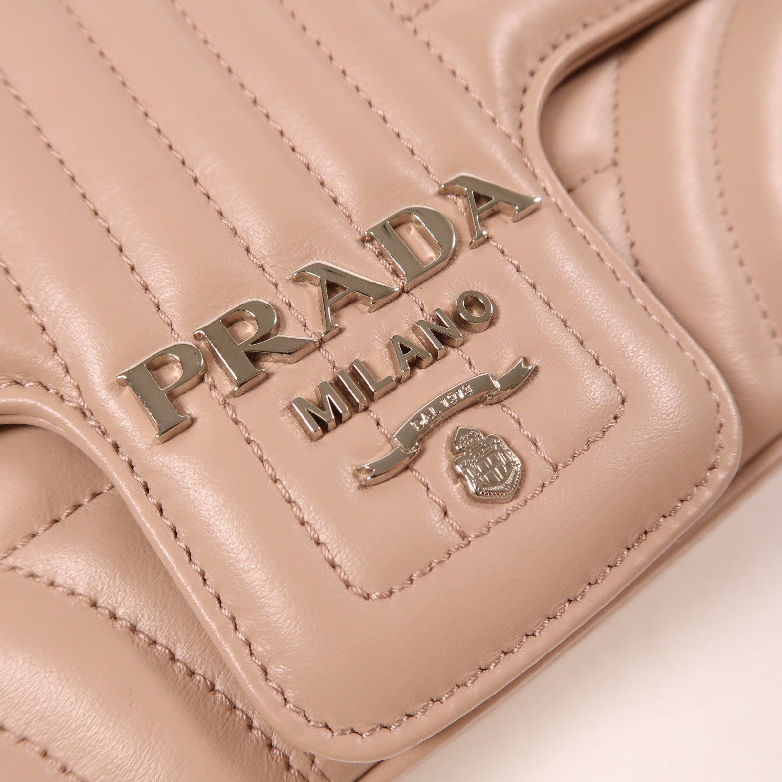 PRADA 羊皮皮革Chain Shoulder銀扣鏈帶肩背袋