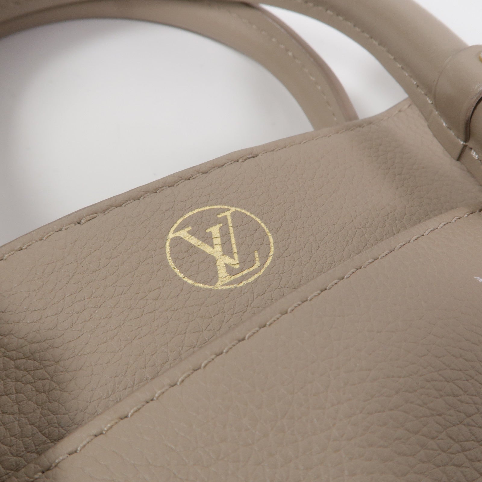 LOUIS VUITTON Monogram Mahina On My Side PM金扣手挽肩背兩用袋