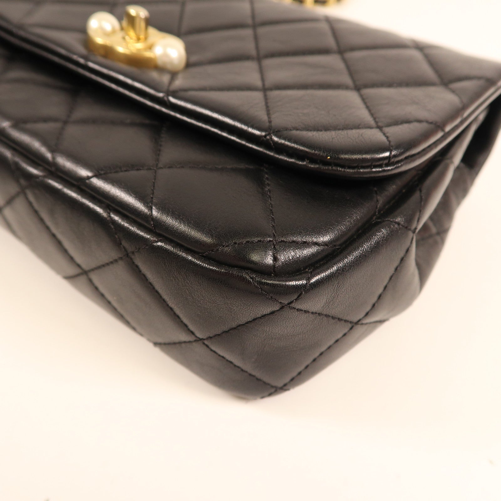CHANEL 牛皮皮革Chain Shoulder金扣鏈帶肩背袋