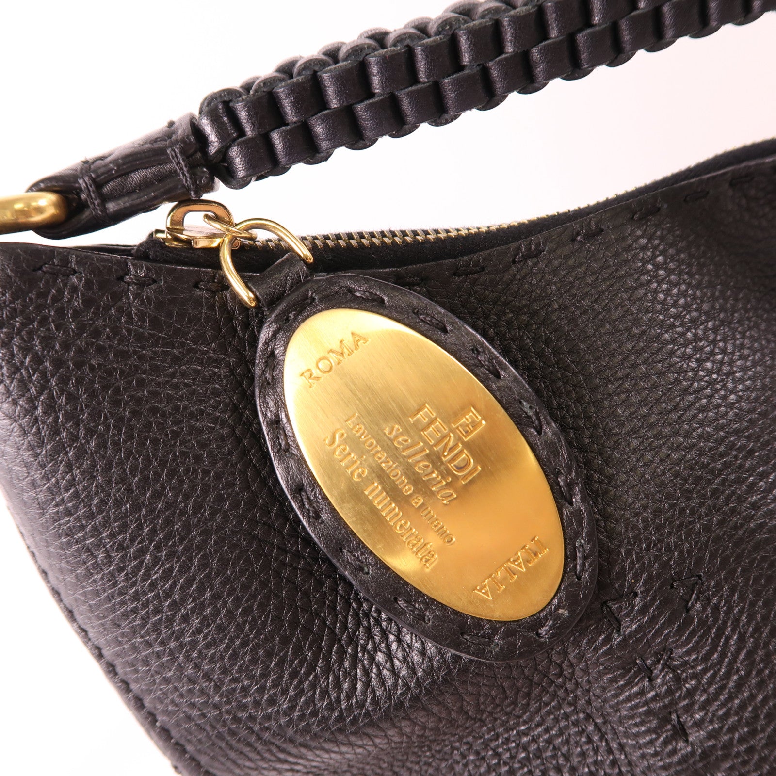 FENDI 牛皮皮革Shoulder Bag金扣肩背袋