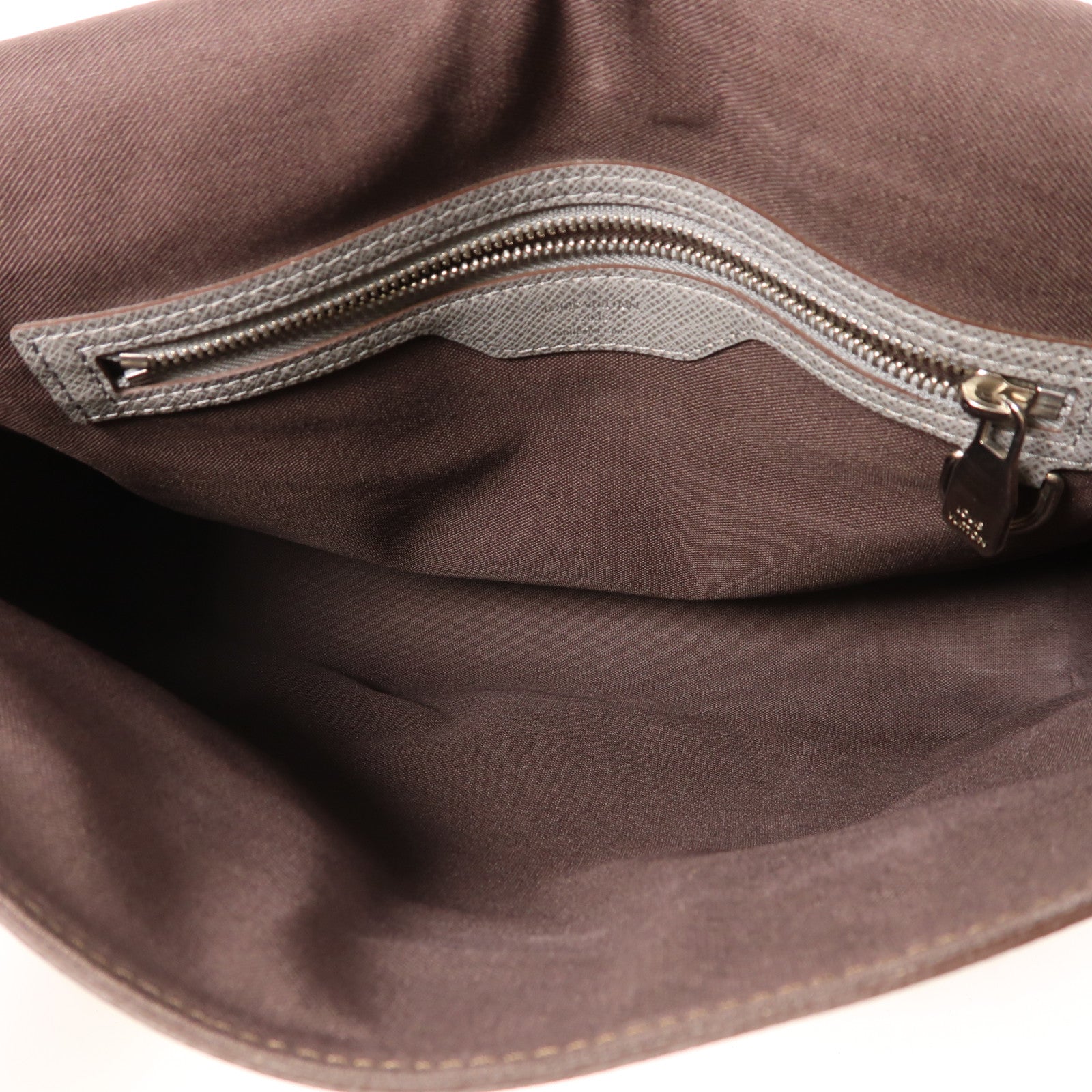 LOUIS VUITTON Taiga Roman MM銀扣肩背袋