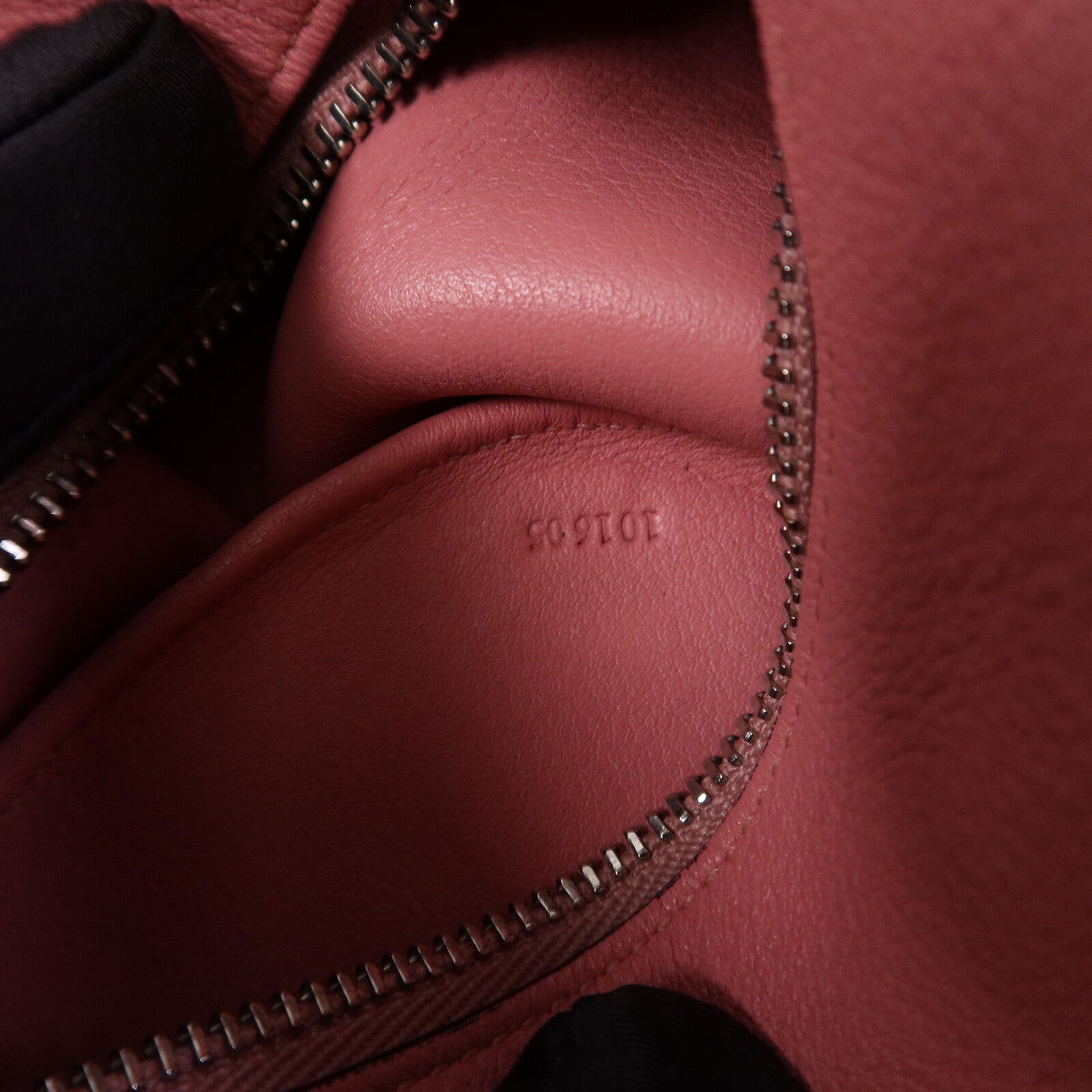 LOEWE 牛皮皮革Shoulder Bag銀扣肩背袋