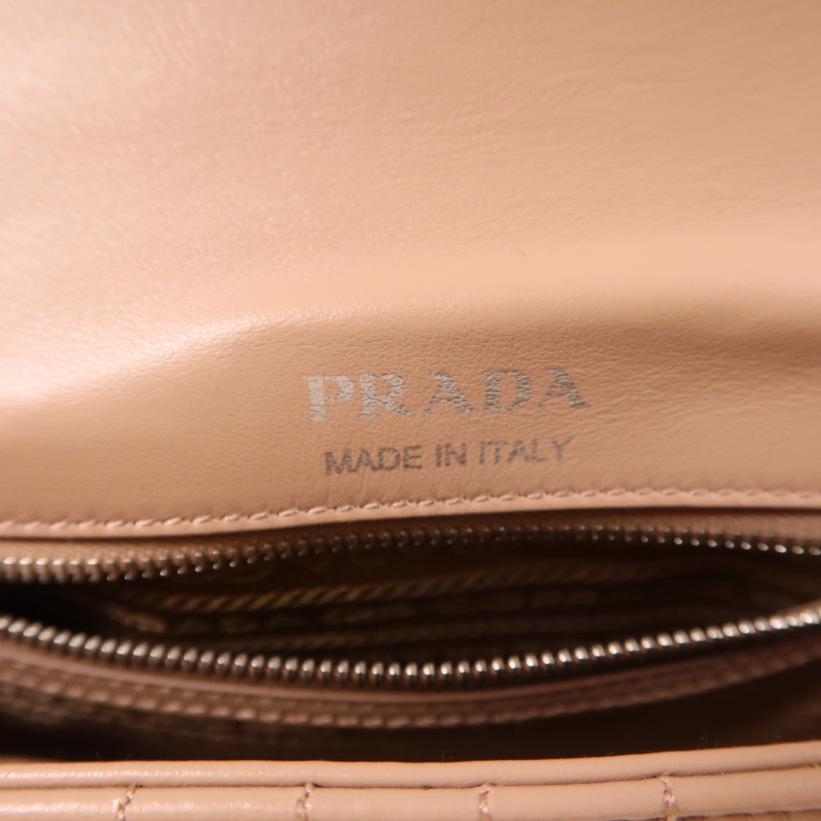 PRADA 羊皮皮革Chain Shoulder銀扣鏈帶肩背袋