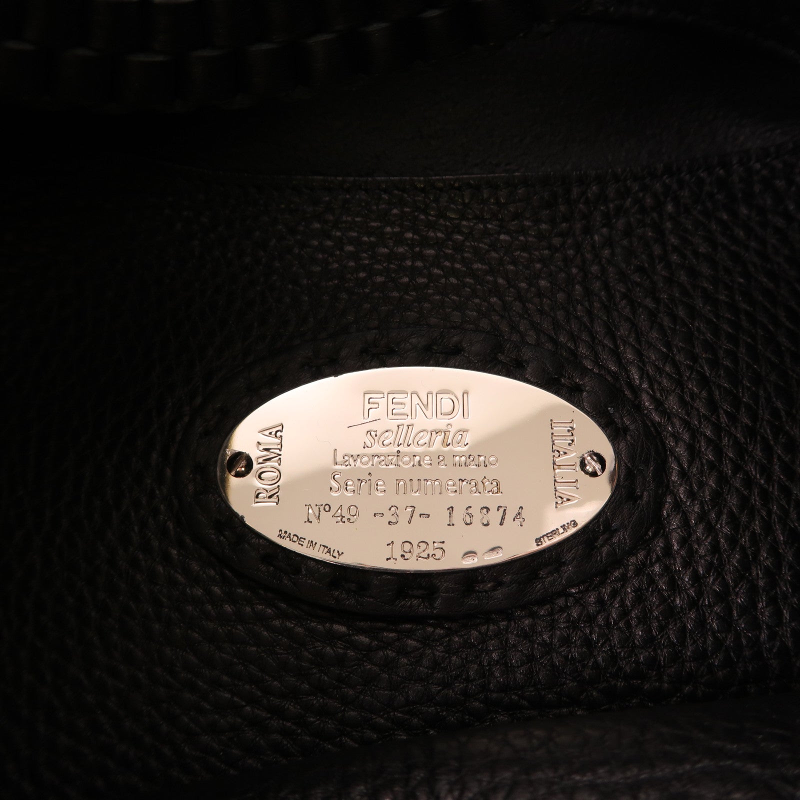 FENDI 牛皮皮革Shoulder Bag金扣肩背袋