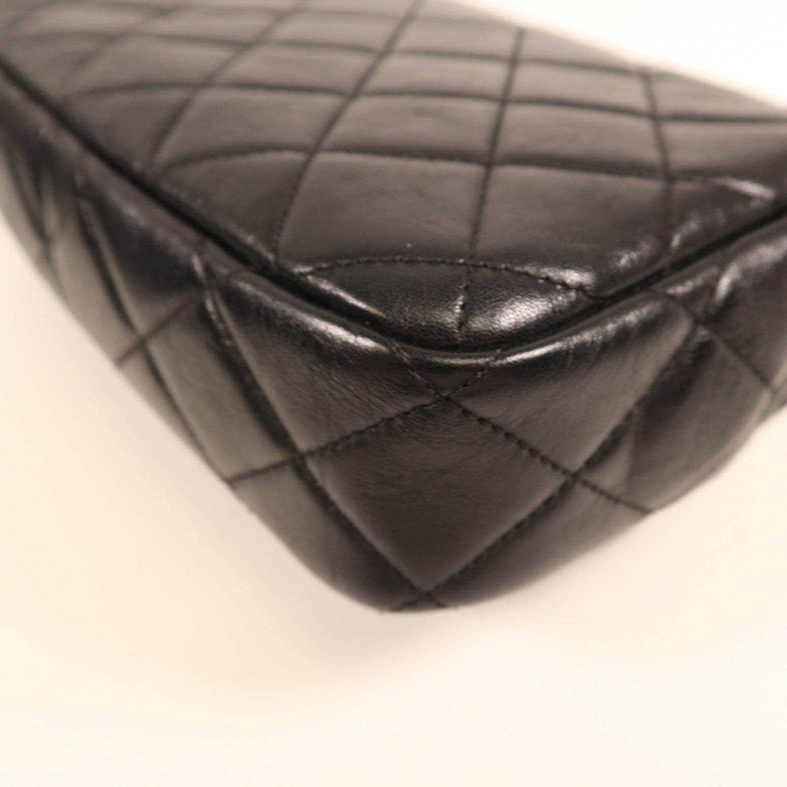 CHANEL 牛皮皮革Chain Shoulder金扣鏈帶肩背袋