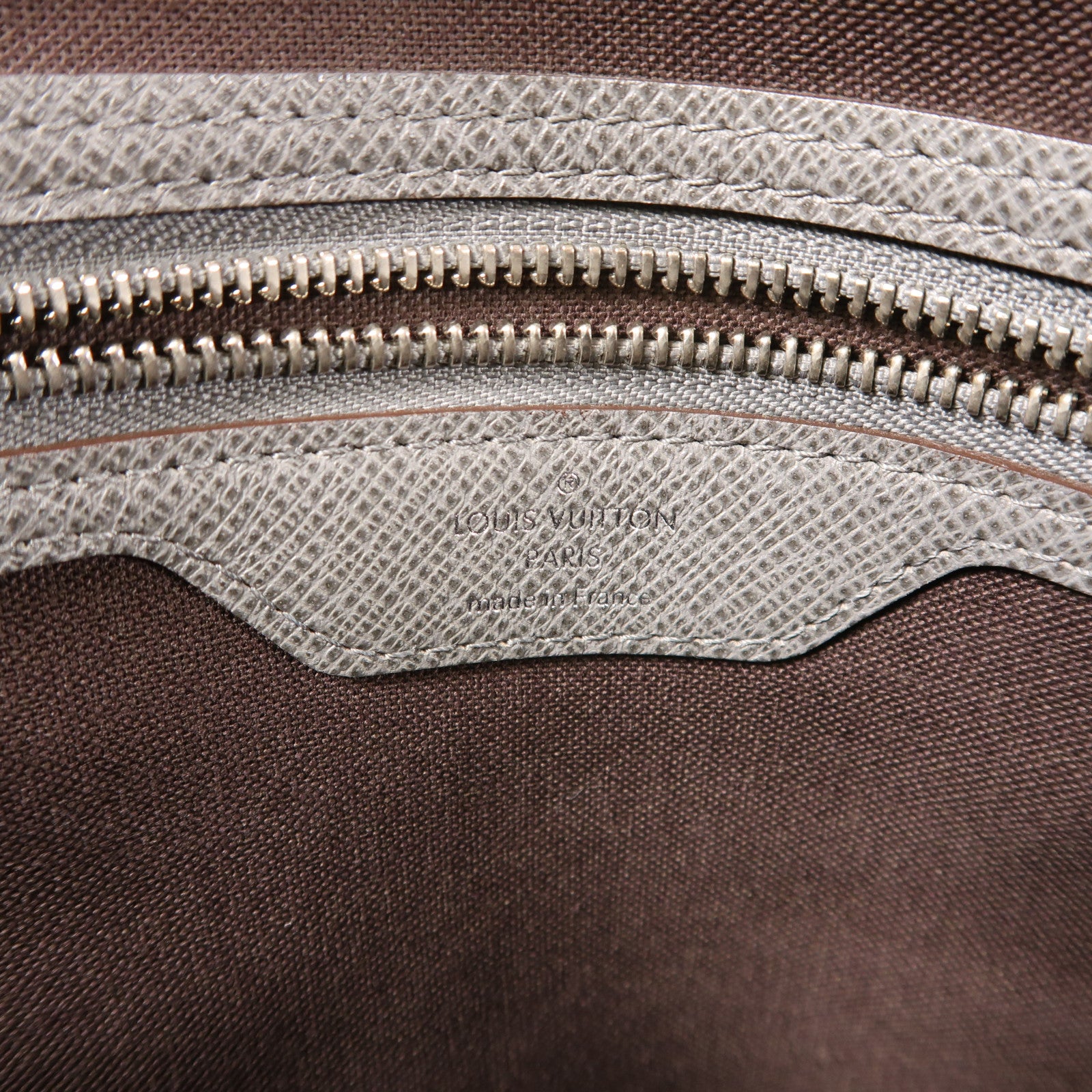 LOUIS VUITTON Taiga Roman MM銀扣肩背袋