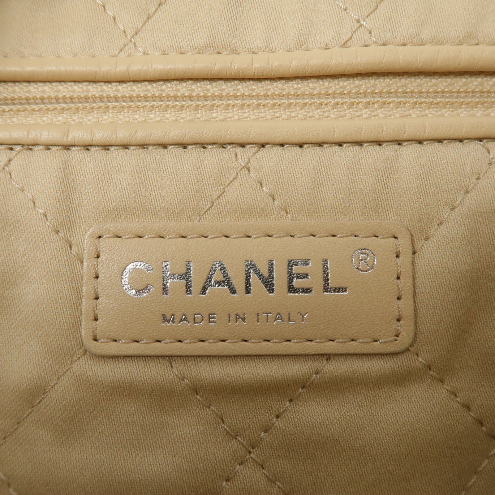 CHANEL 牛皮皮革Chanel 22 Small鏈帶肩背袋