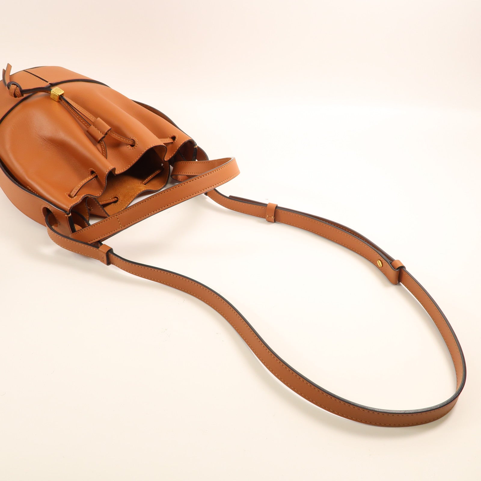 LOEWE 牛皮皮革Balloon金扣手挽肩背兩用袋