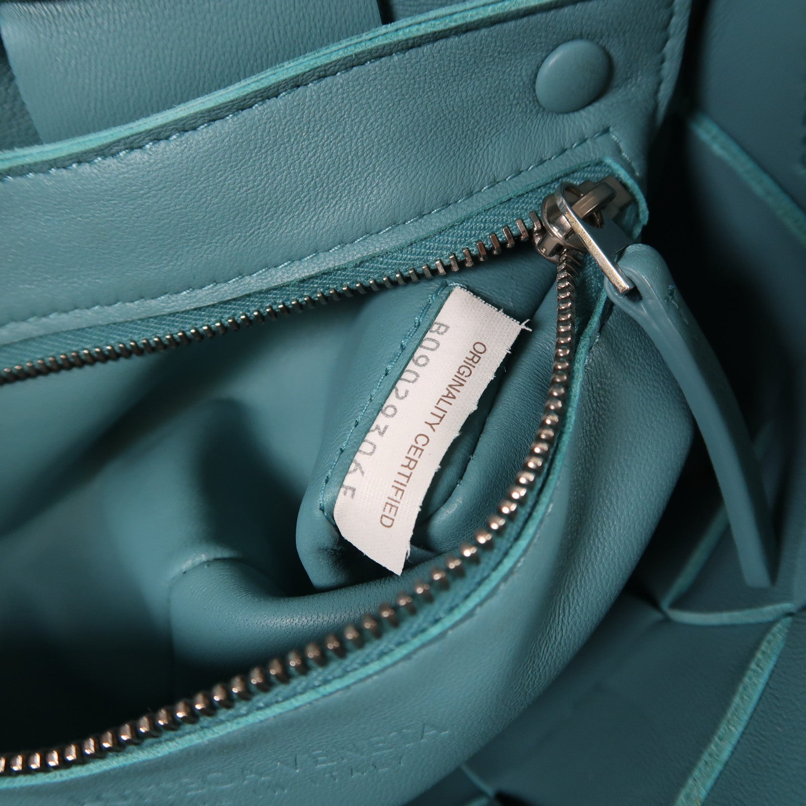 BOTTEGA VENETA 羊皮皮革Cassette肩背袋
