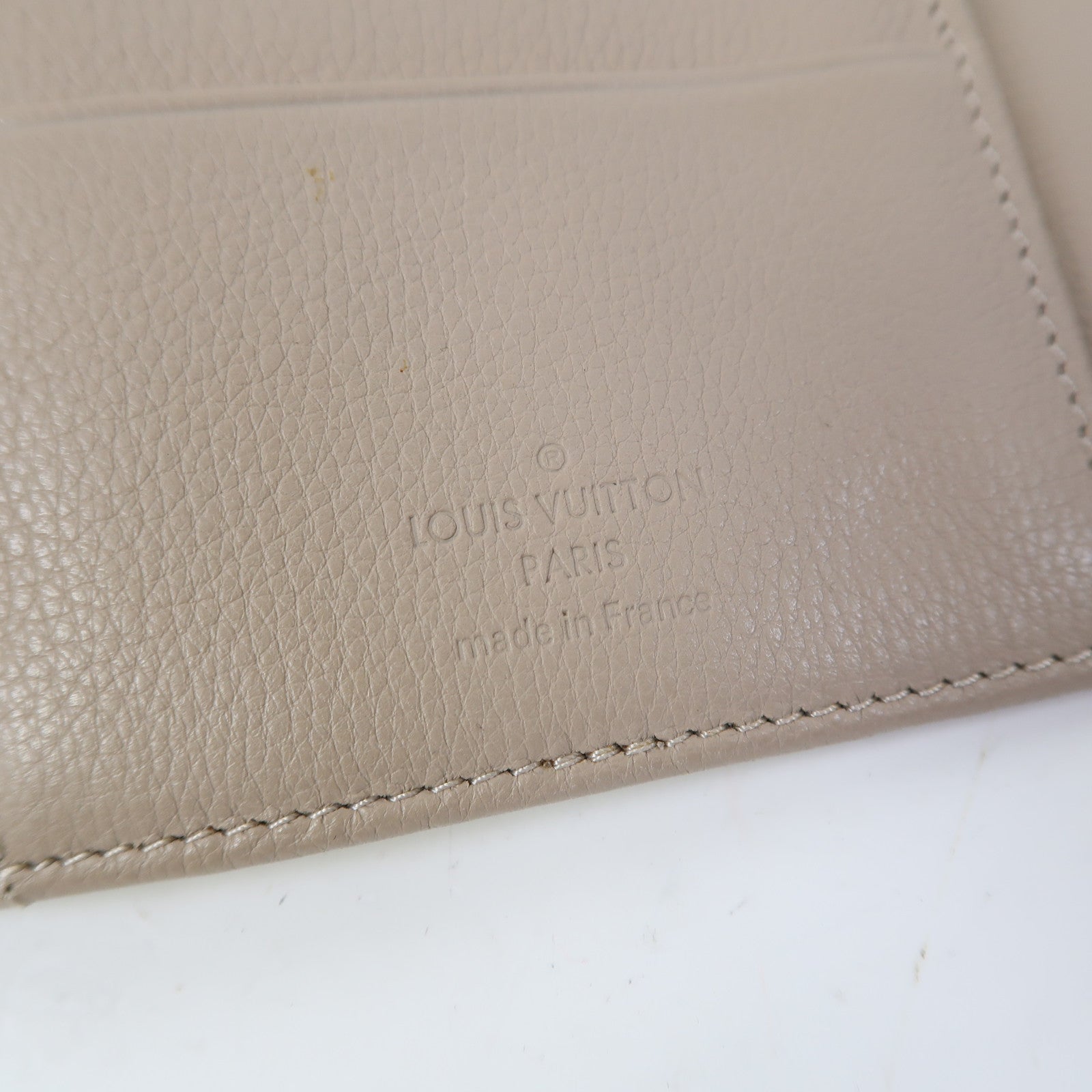 LOUIS VUITTON Monogram Mahina Amelia Coquille Long Wallet金扣長錢包米色