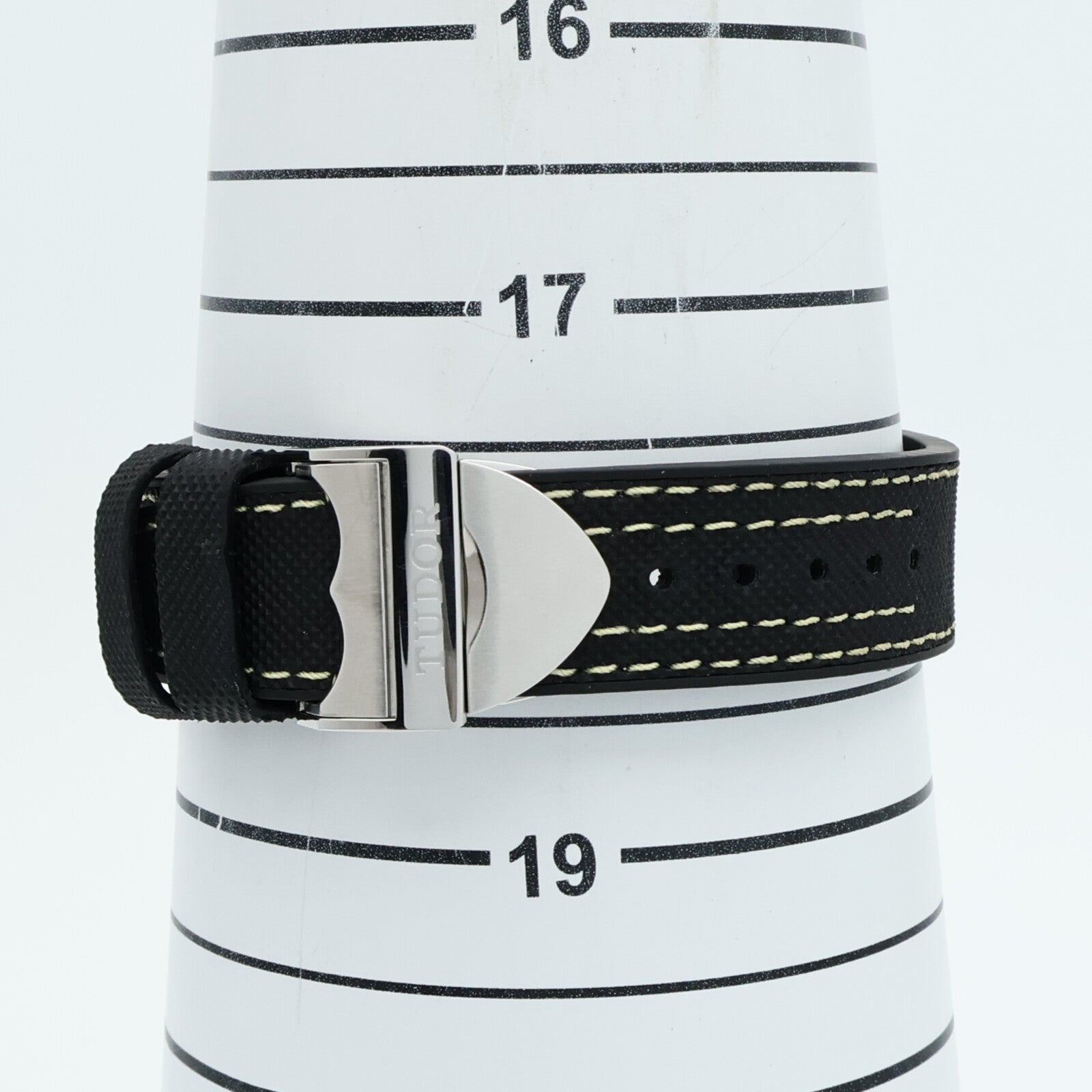 TUDOR Black Bay Pro 79470