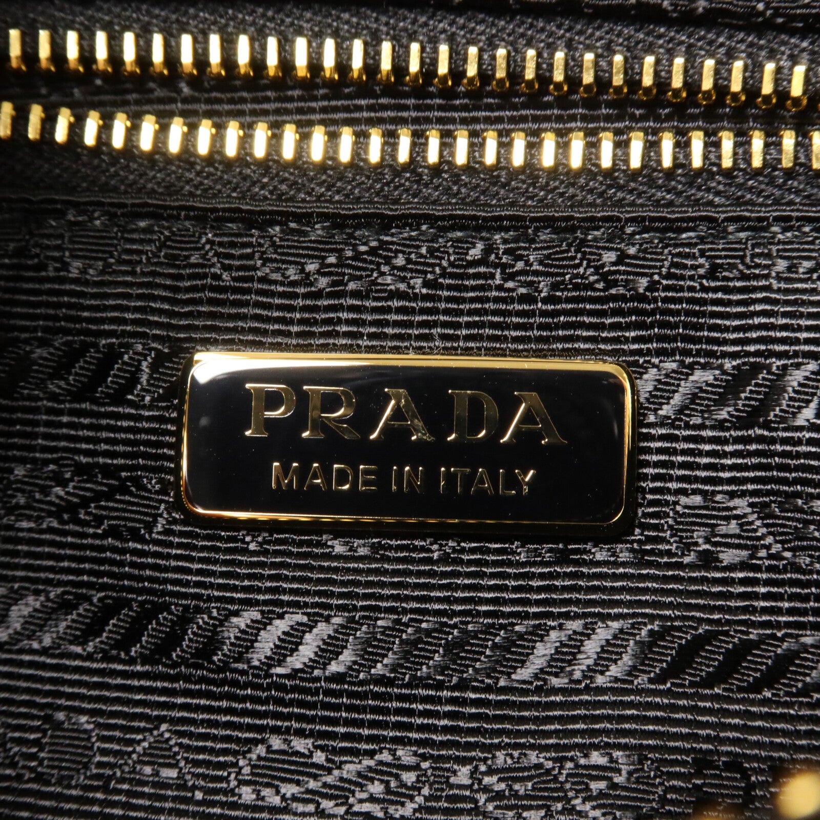 PRADA 尼龍/Saffiano皮革Re-Edition 2005 Mini手挽袋