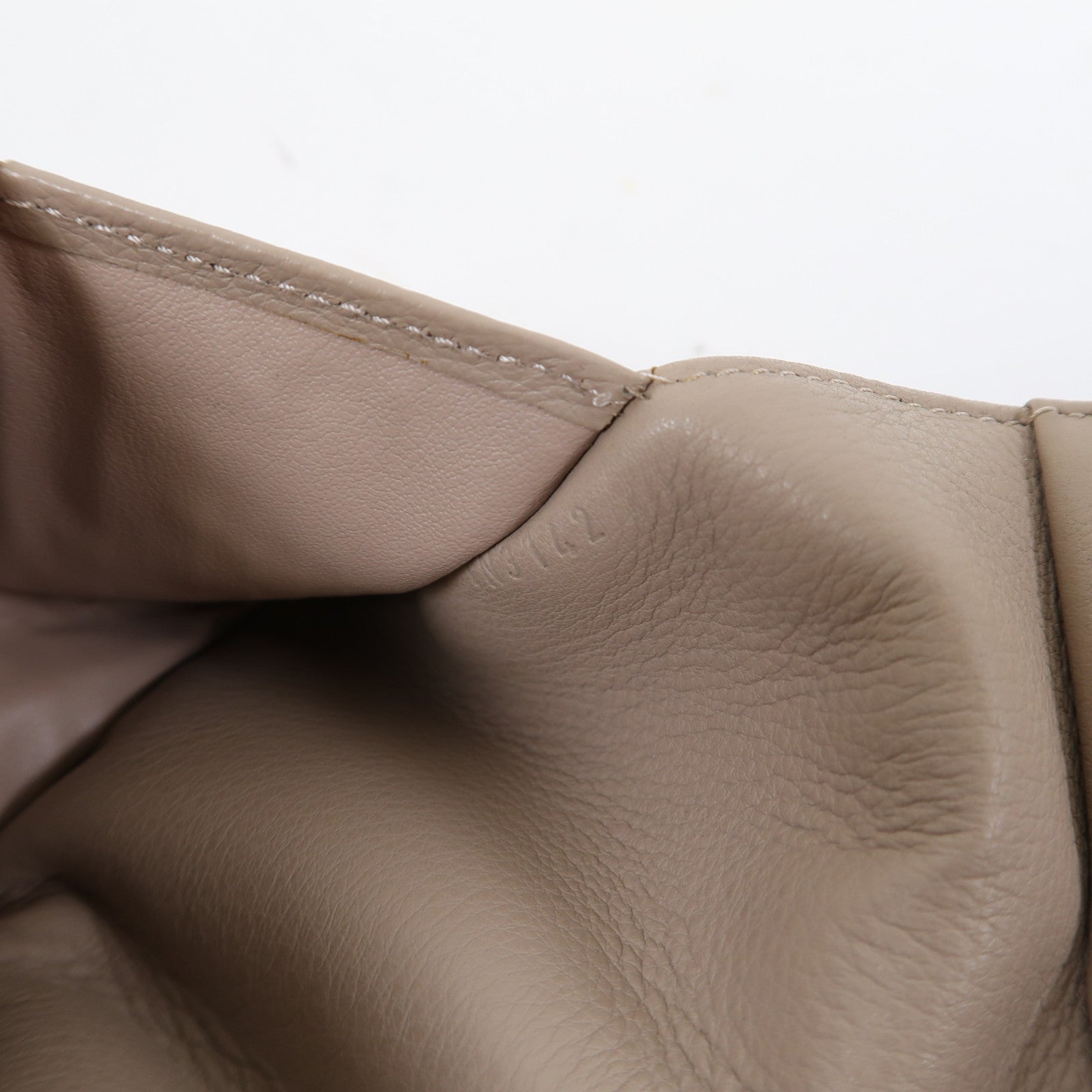 LOUIS VUITTON Monogram Mahina Amelia Coquille Long Wallet金扣長錢包米色