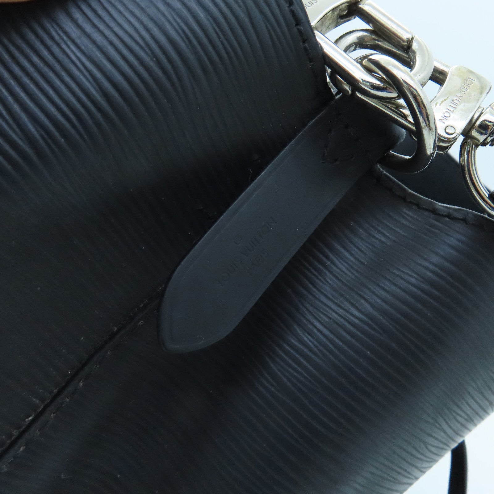 LOUIS VUITTON Epi Neo Noe MM Silver Buckle Handle Shoulder Backpack Black