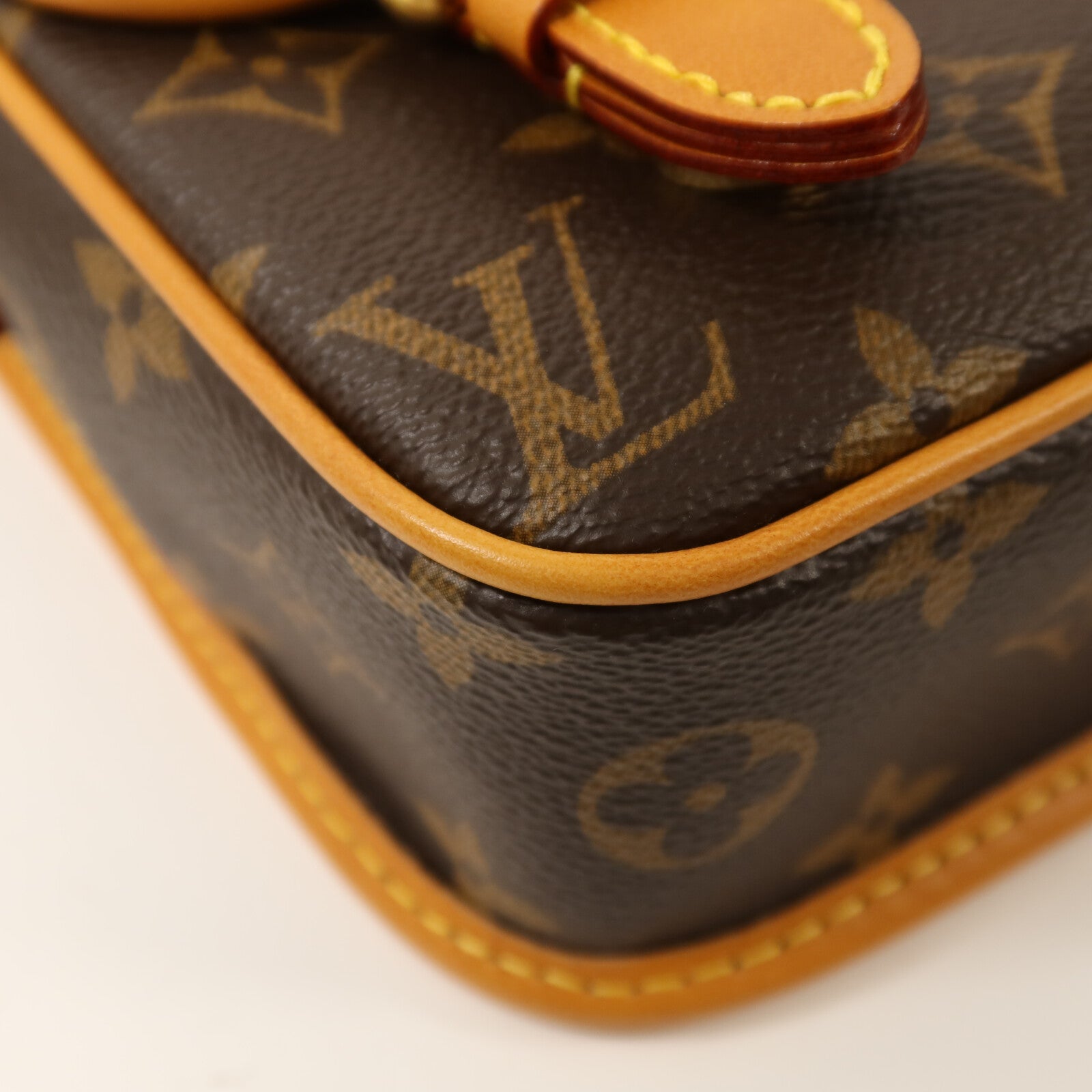 LOUIS VUITTON Monogram Satchel金扣肩背袋