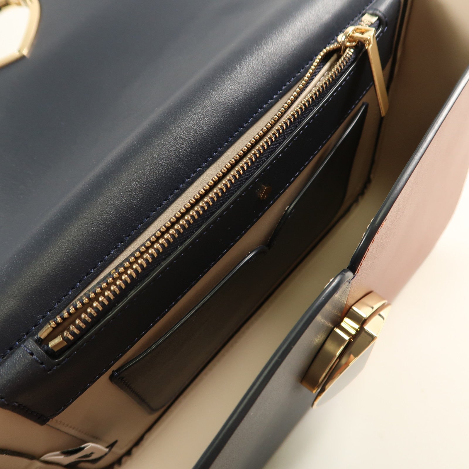 Kate Spade 牛皮皮革Shoulder Bag金扣肩背袋