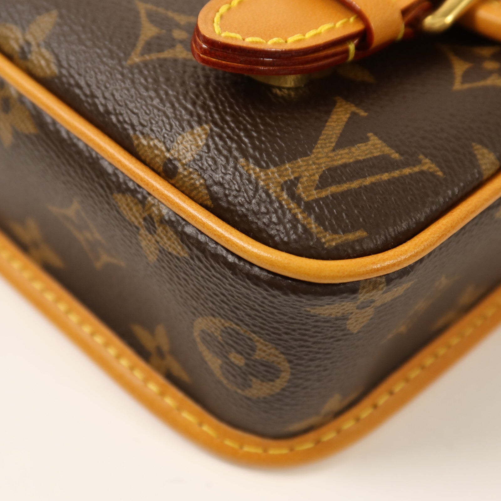 LOUIS VUITTON Monogram Satchel金扣肩背袋