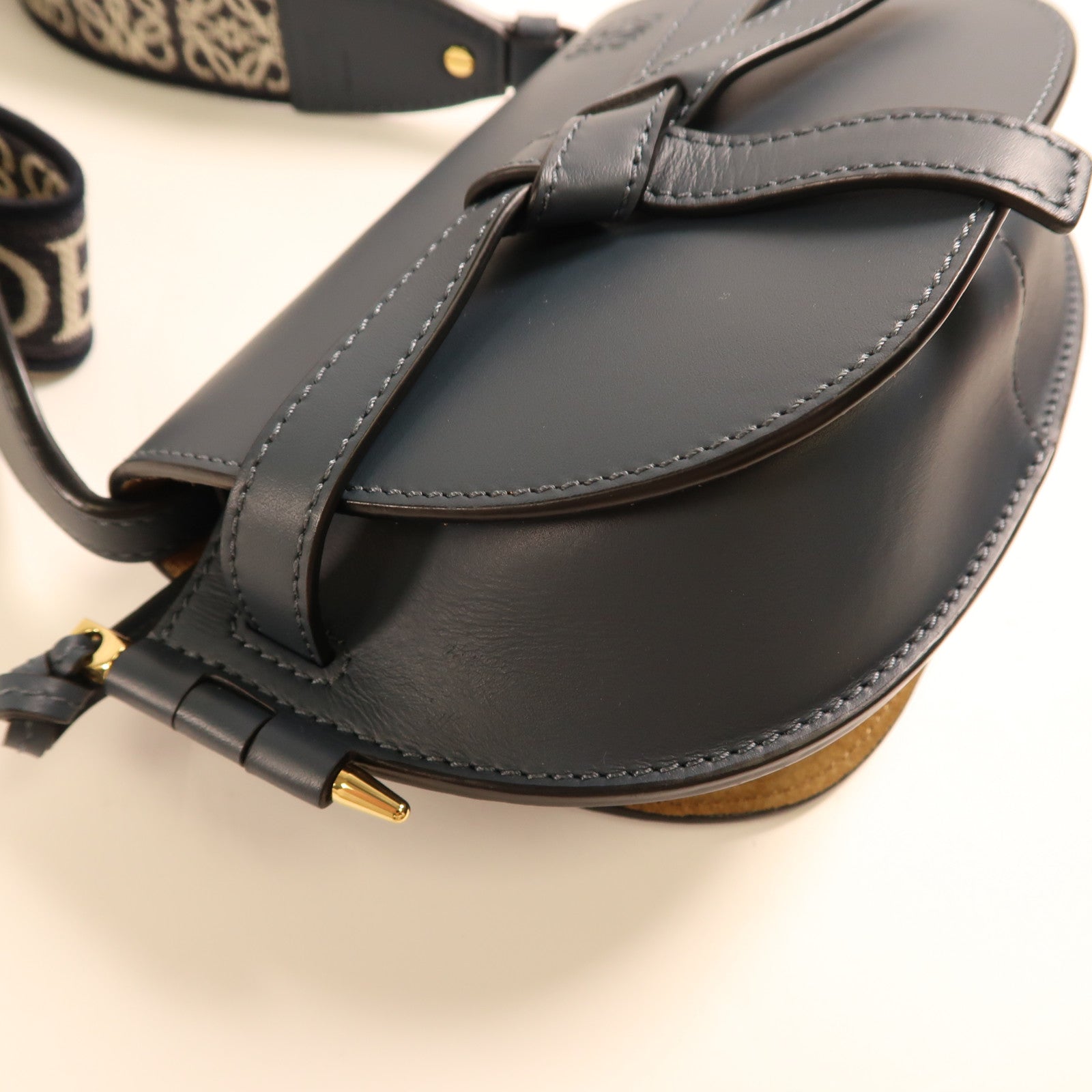 LOEWE 牛皮皮革Mini Gate金扣肩背袋