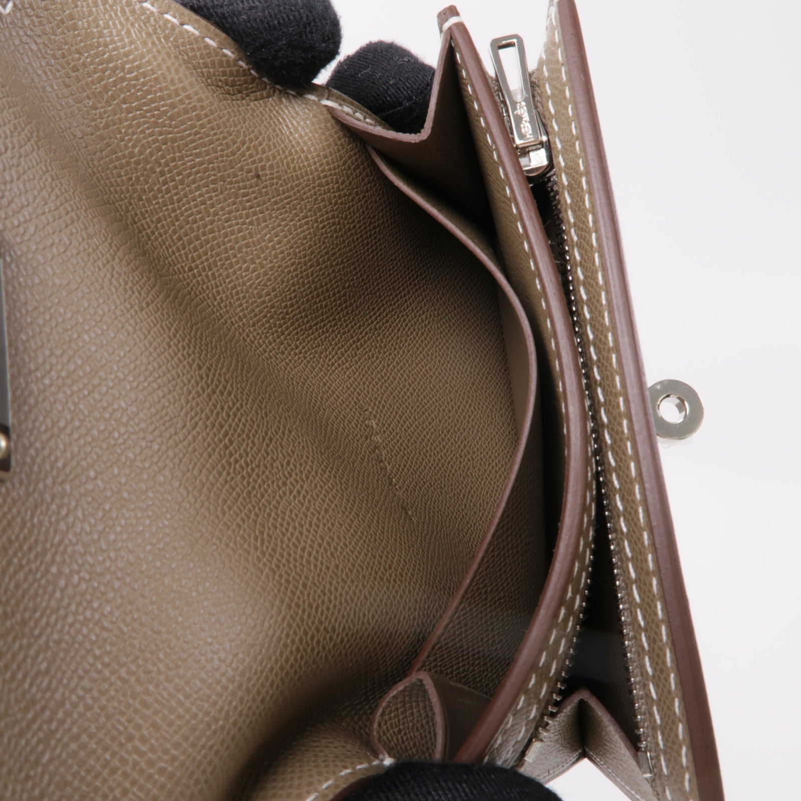 HERMES Madame皮革Kelly Pocket Slim銀扣零錢包Etoupe