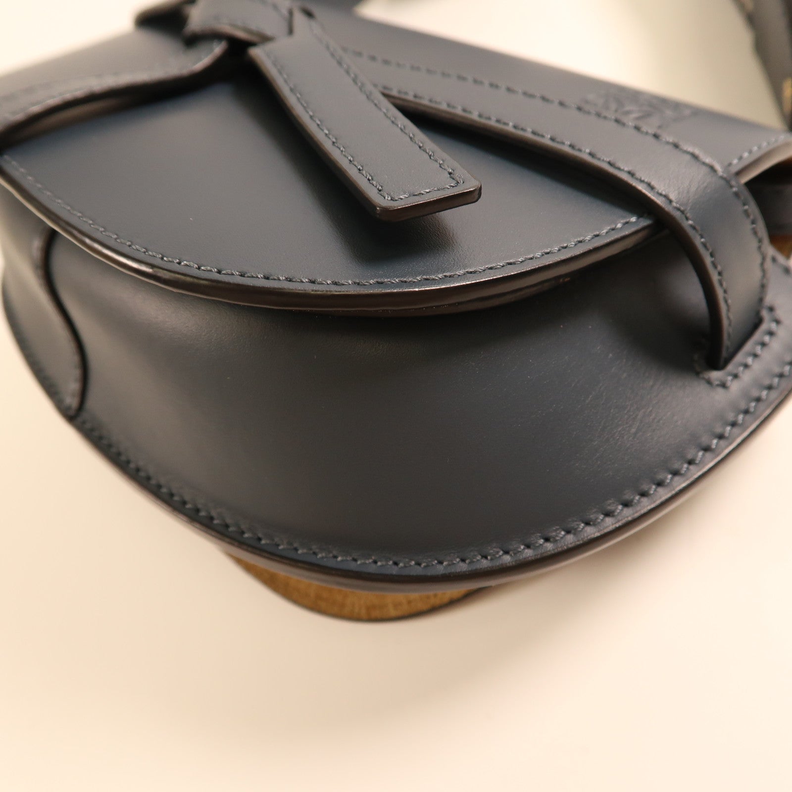 LOEWE 牛皮皮革Mini Gate金扣肩背袋