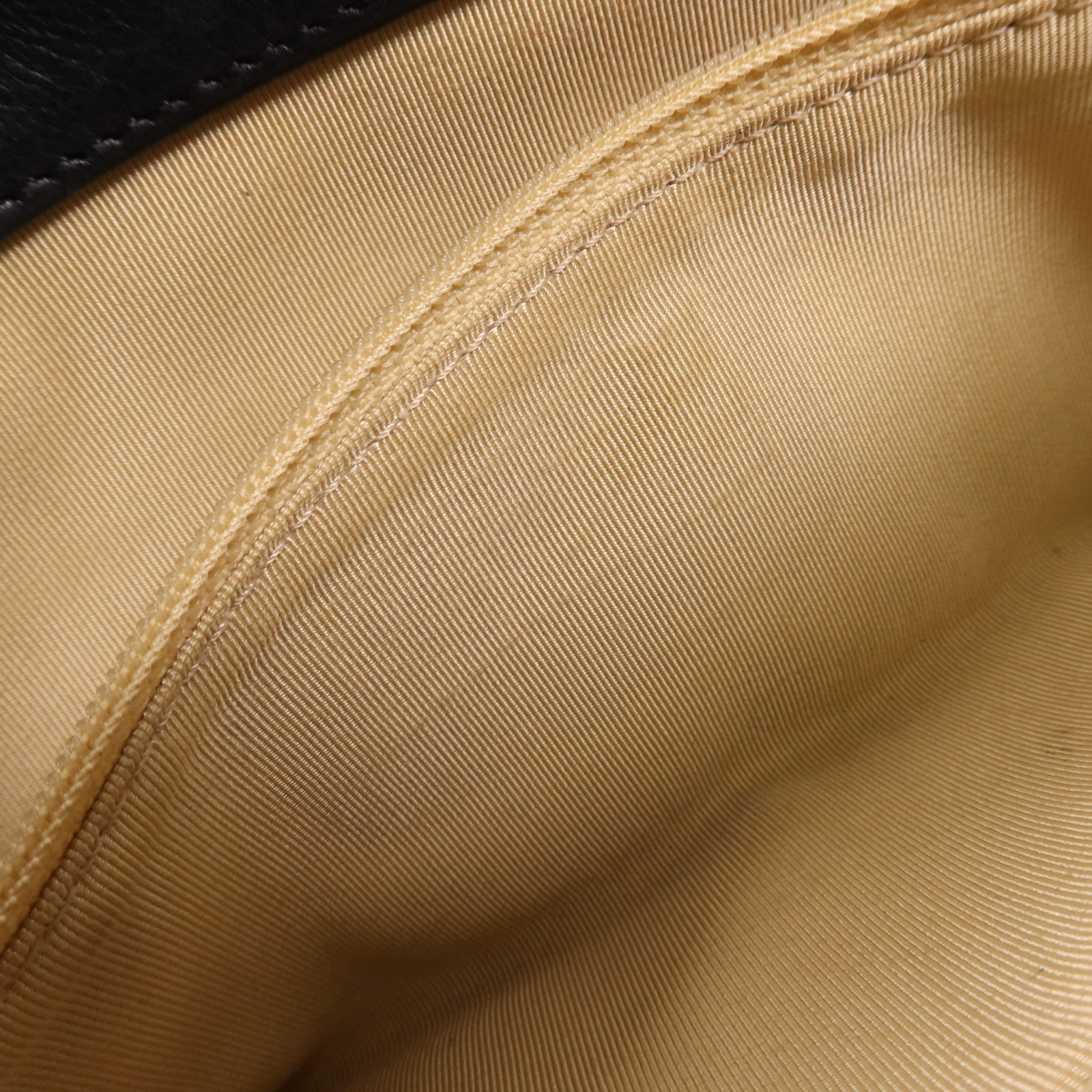 CHANEL 牛皮皮革Chain Shoulder金扣鏈帶肩背袋