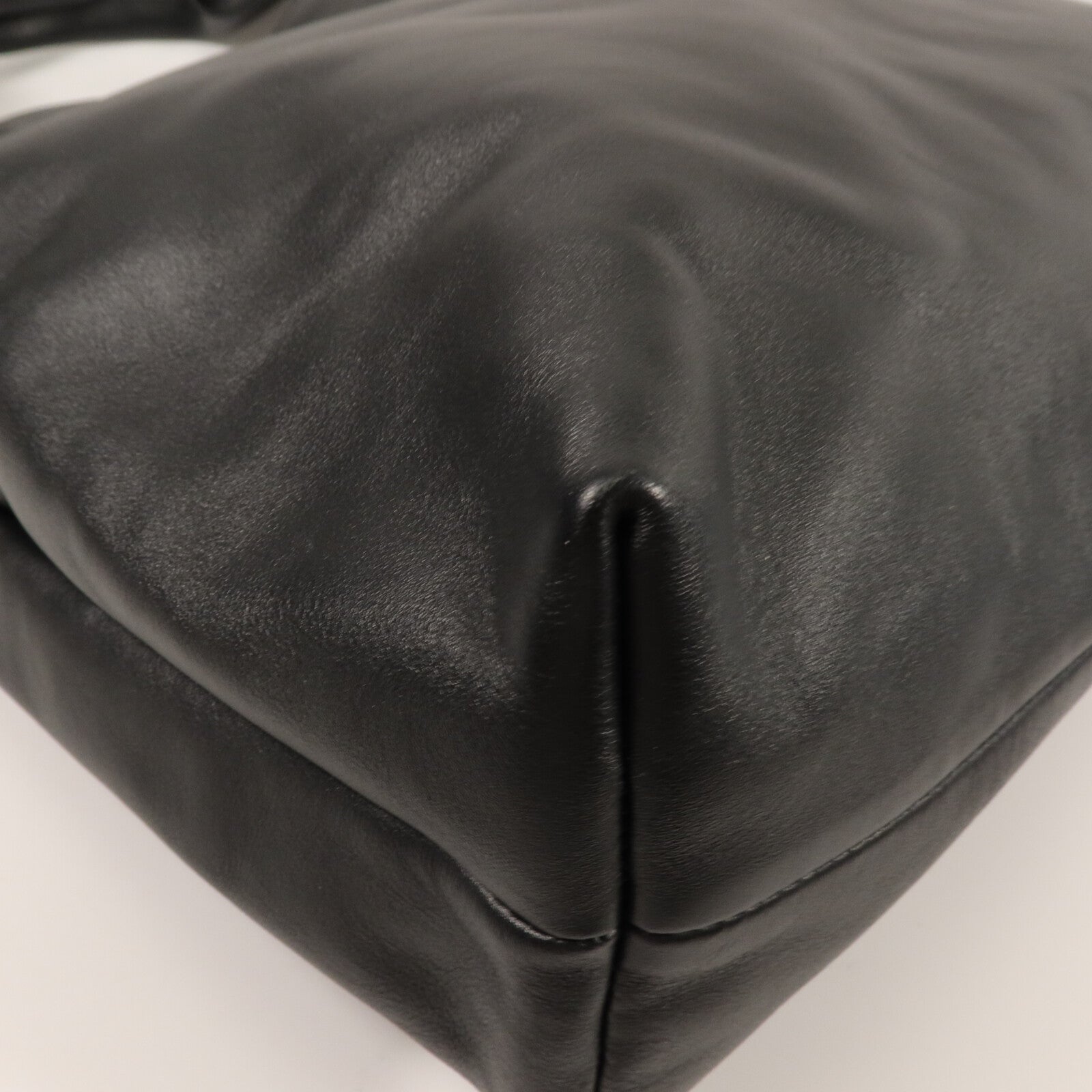 Miu Miu 牛皮皮革Hobo Bag肩背袋