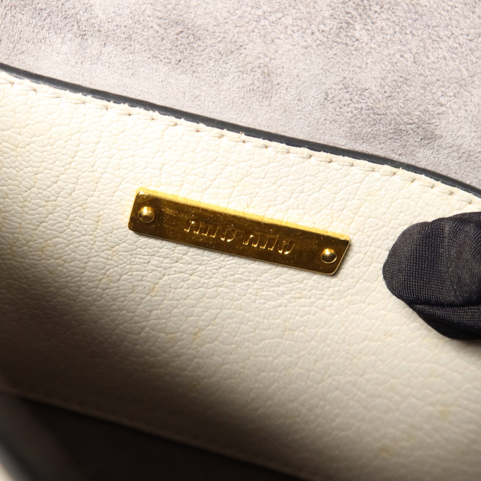 Miu Miu 牛皮皮革Shoulder Bag金扣肩背袋