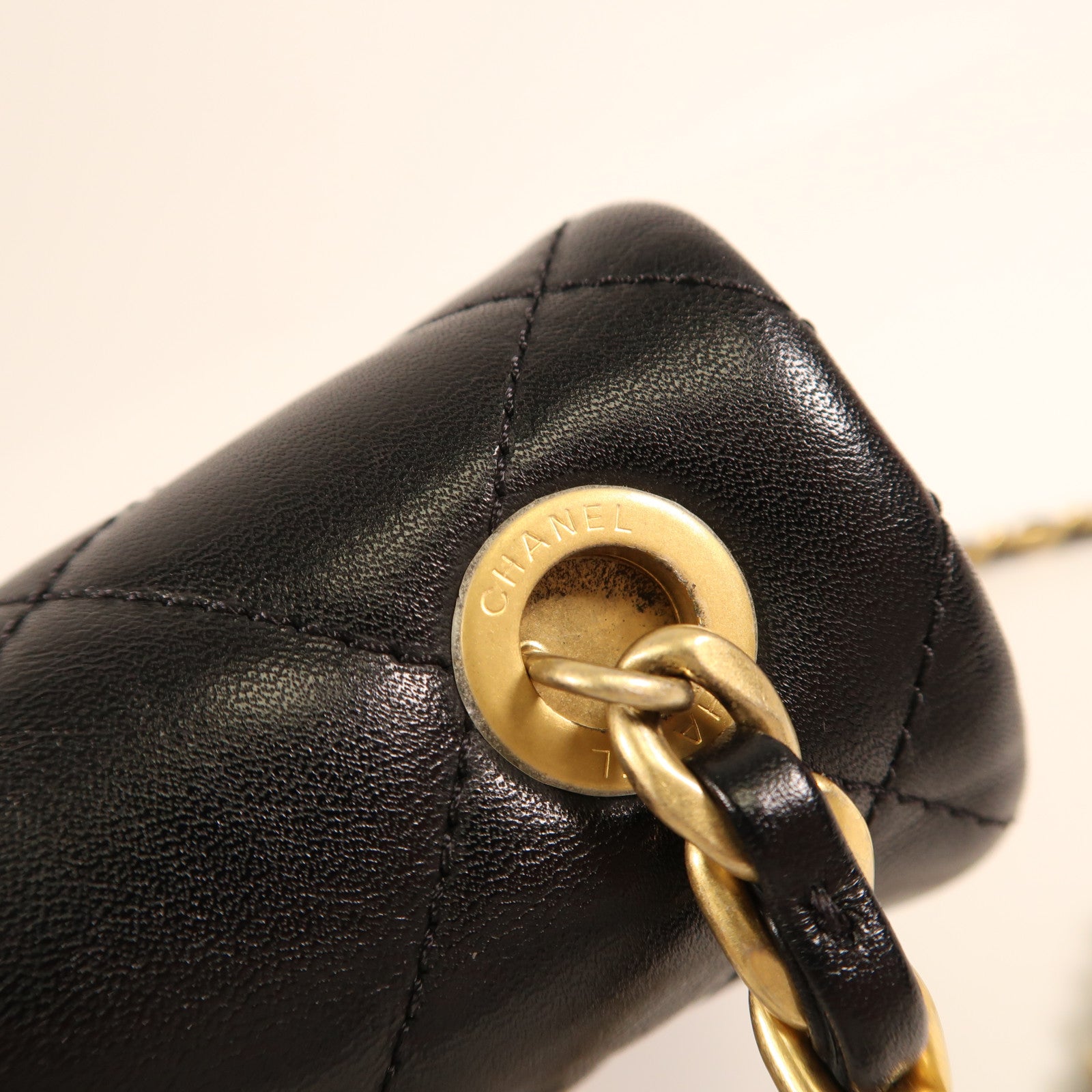 CHANEL 牛皮皮革Chain Shoulder金扣鏈帶肩背袋