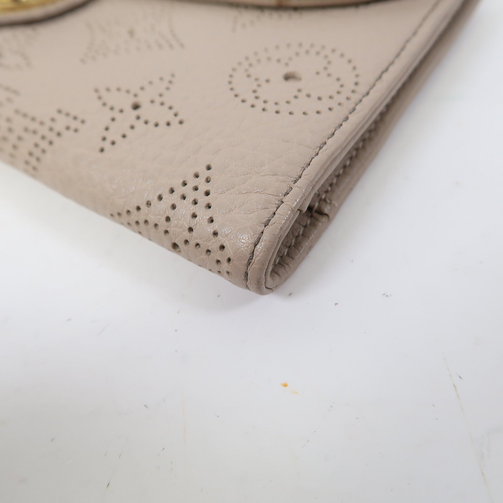 LOUIS VUITTON Monogram Mahina Amelia Coquille Long Wallet金扣長錢包米色