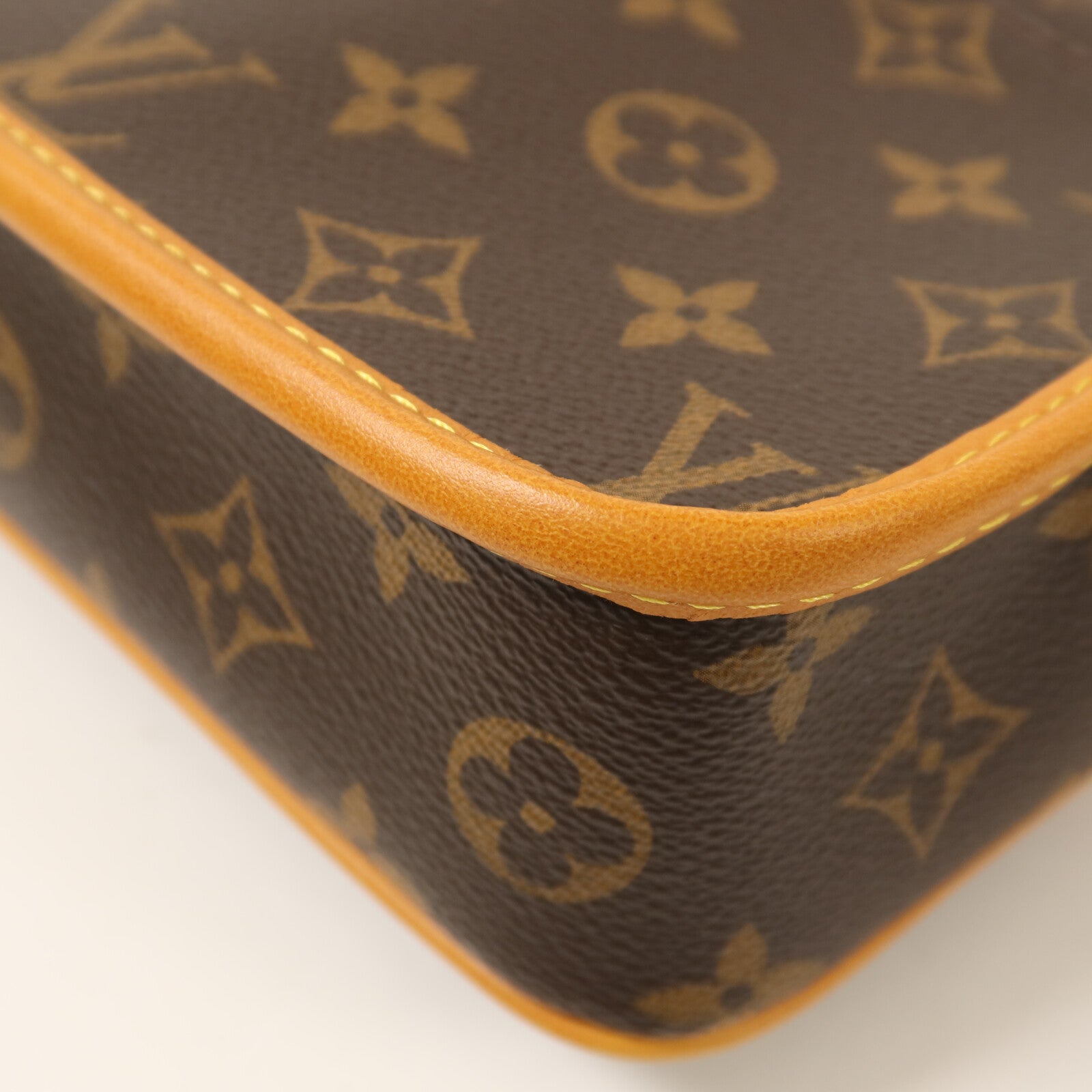 LOUIS VUITTON Monogram Satchel金扣肩背袋
