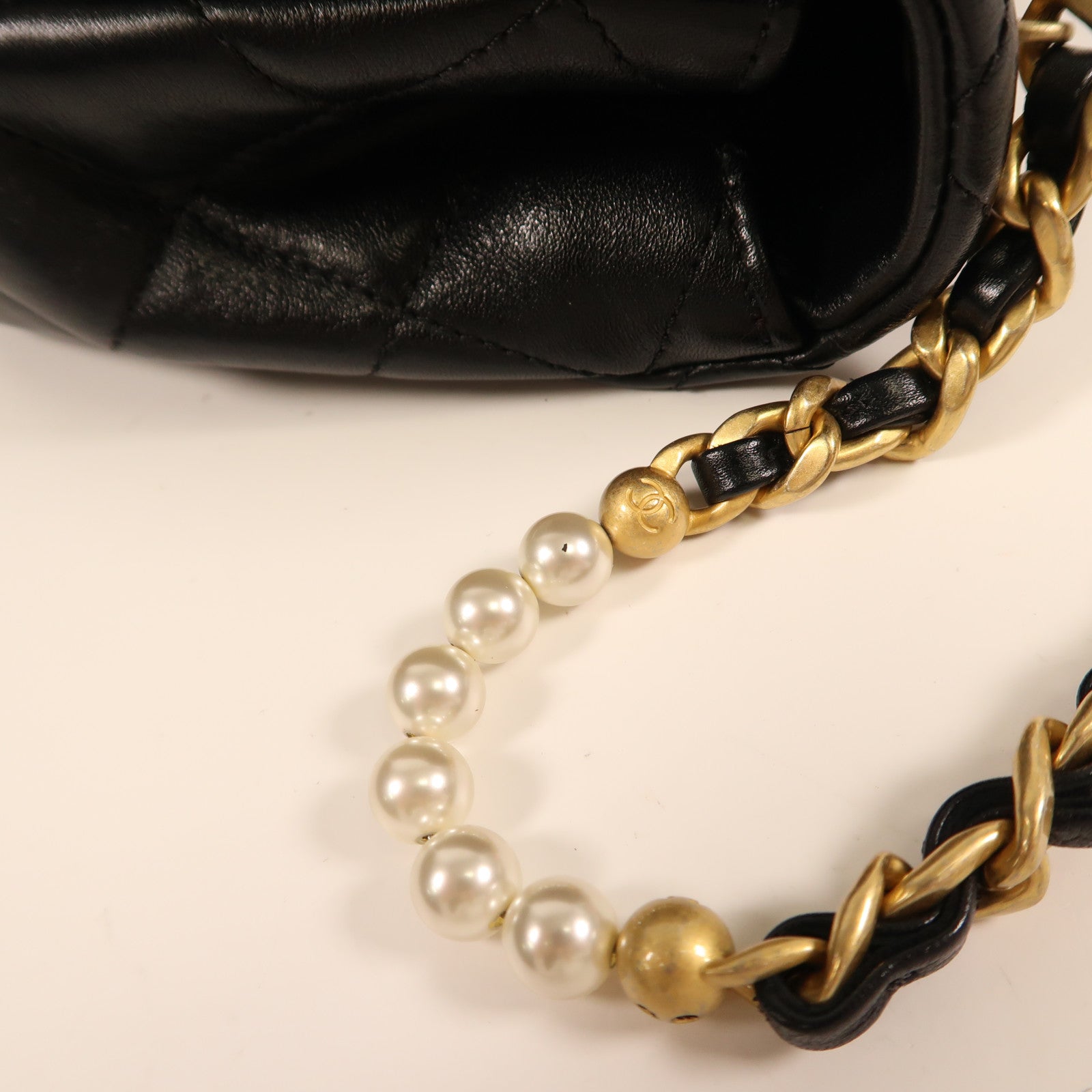 CHANEL 牛皮皮革Chain Shoulder金扣鏈帶肩背袋